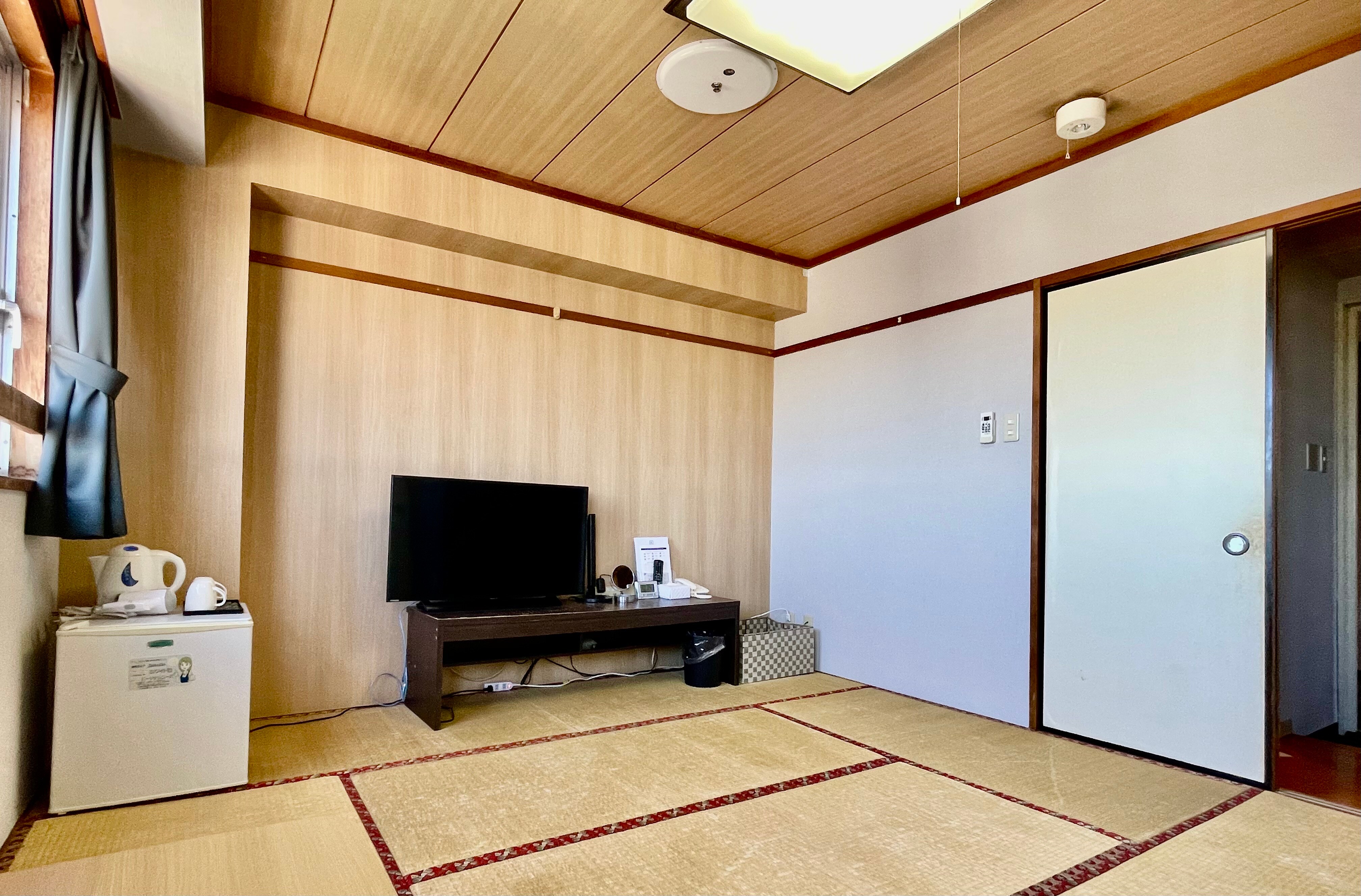 [Smoking] Japanese-style room 8 tatami mats