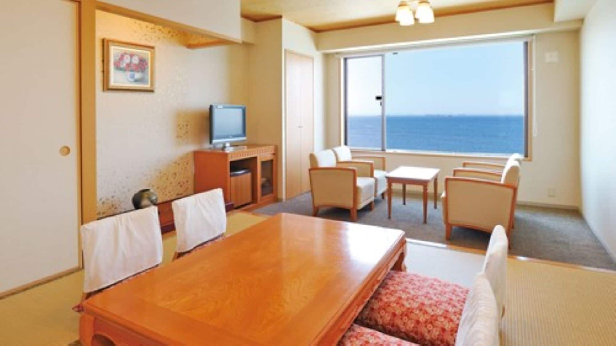 * [豪华房（示例）]您可以在日式房间或西式房间放松身心。