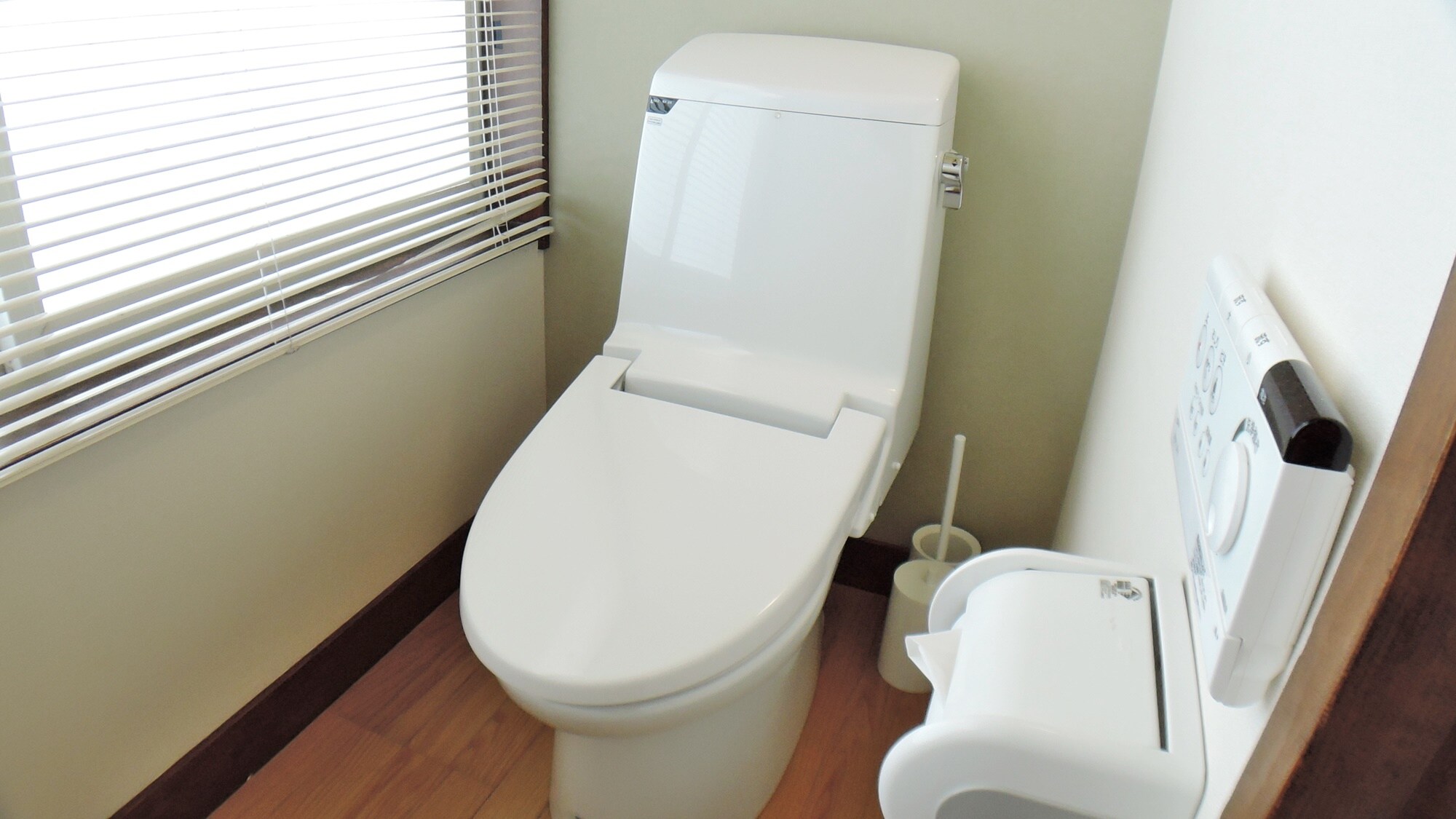 *All rooms are equipped with toilets with washlets.