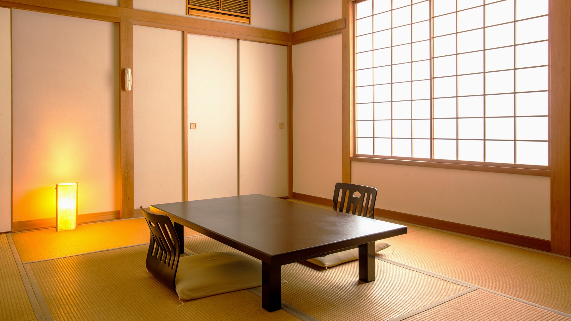 Japanese-style room with 10 tatami mats