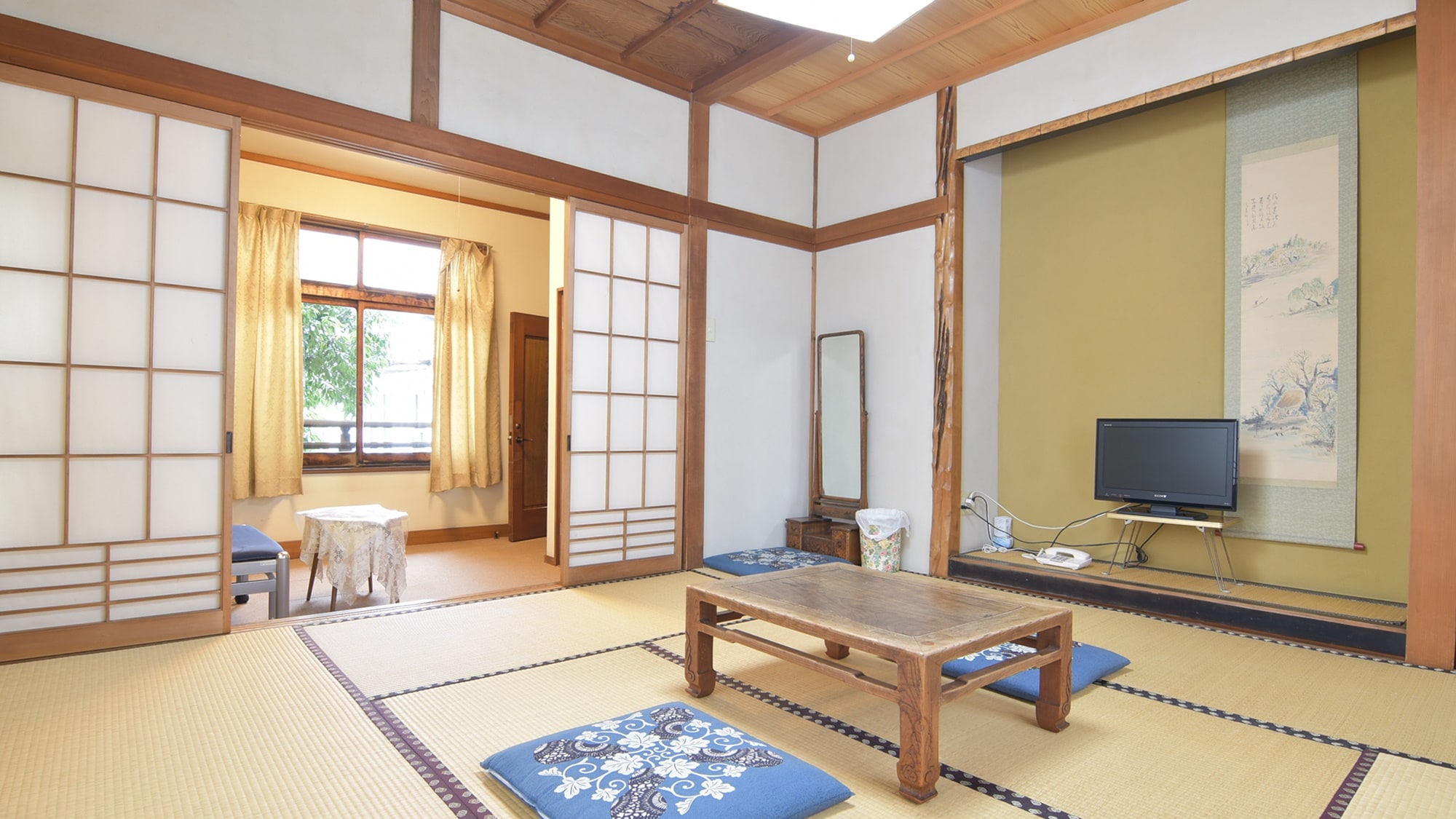 *Example of a guest room: Relax and unwind after your trip in a Japanese-style room with a relaxing atmosphere.