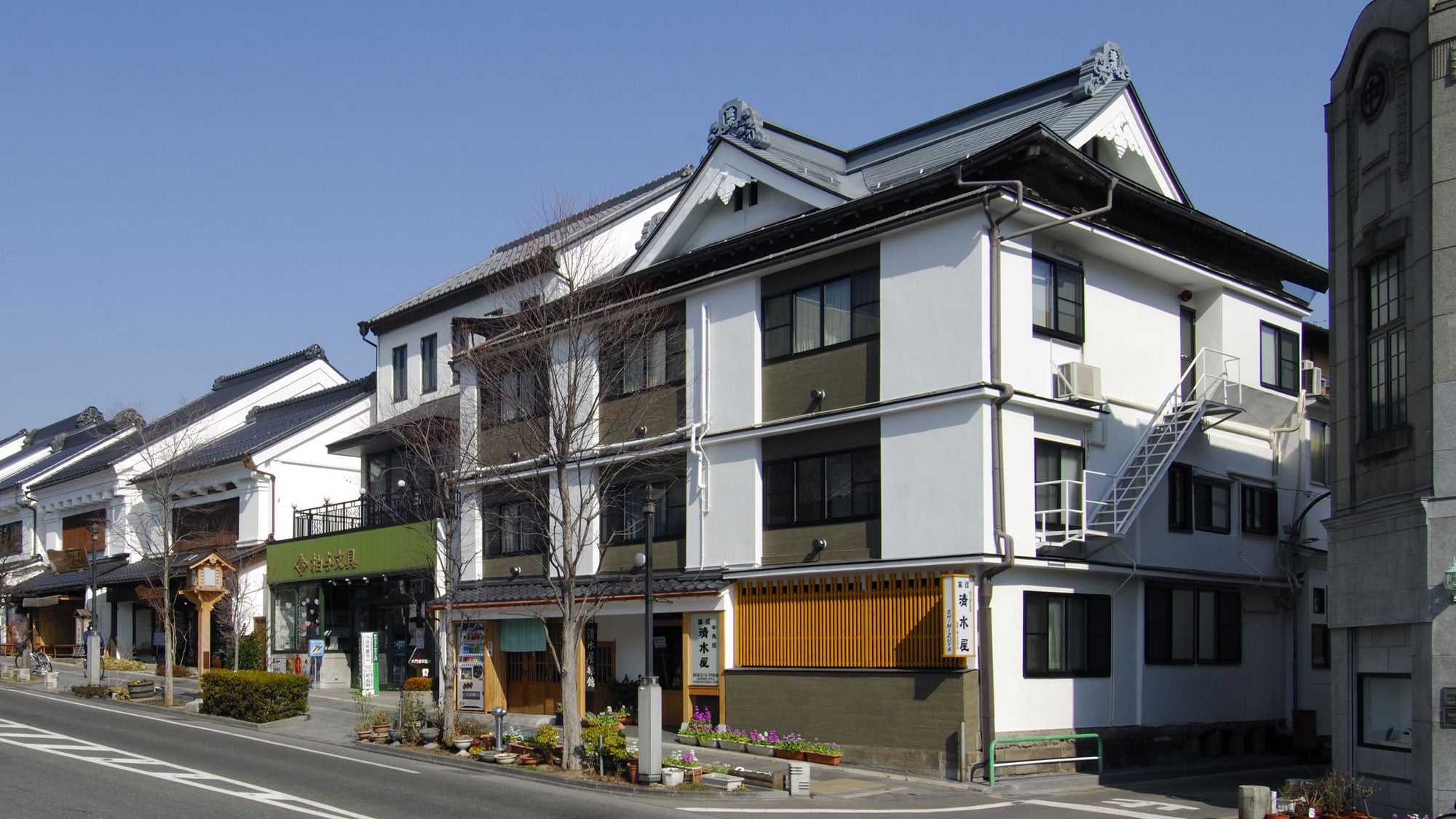 *Exterior: A historic and solid atmosphere.