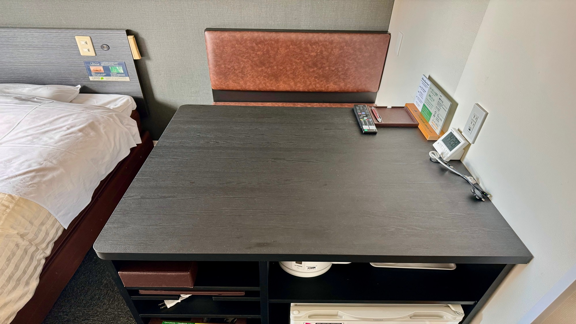 The spacious desk makes it easy to work.
