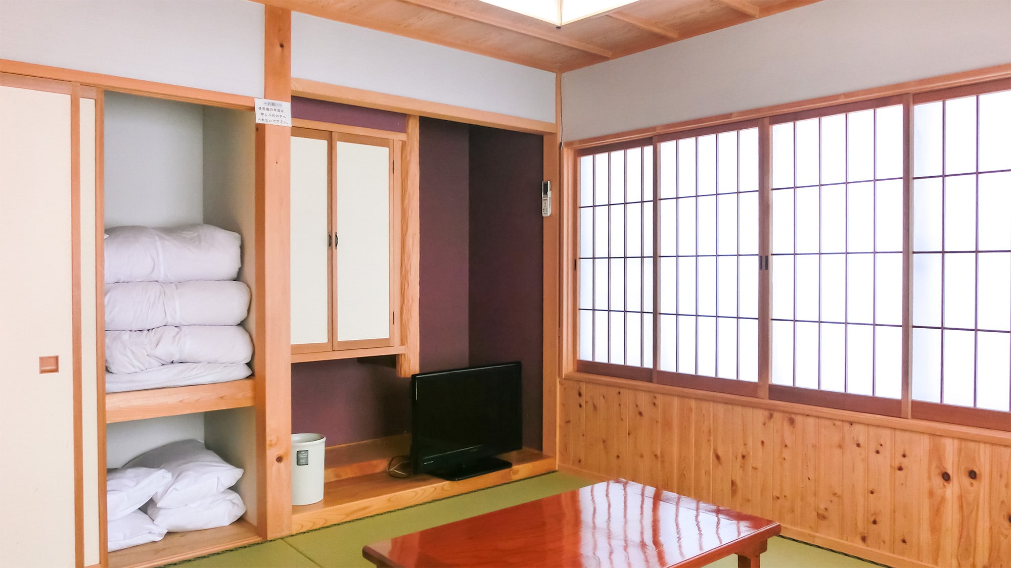 ・ อาคารใหม่ ห้องสไตล์ญี่ปุ่น 8-10 เสื่อทาทามิ โปรดใช้ฟูกของคุณเอง