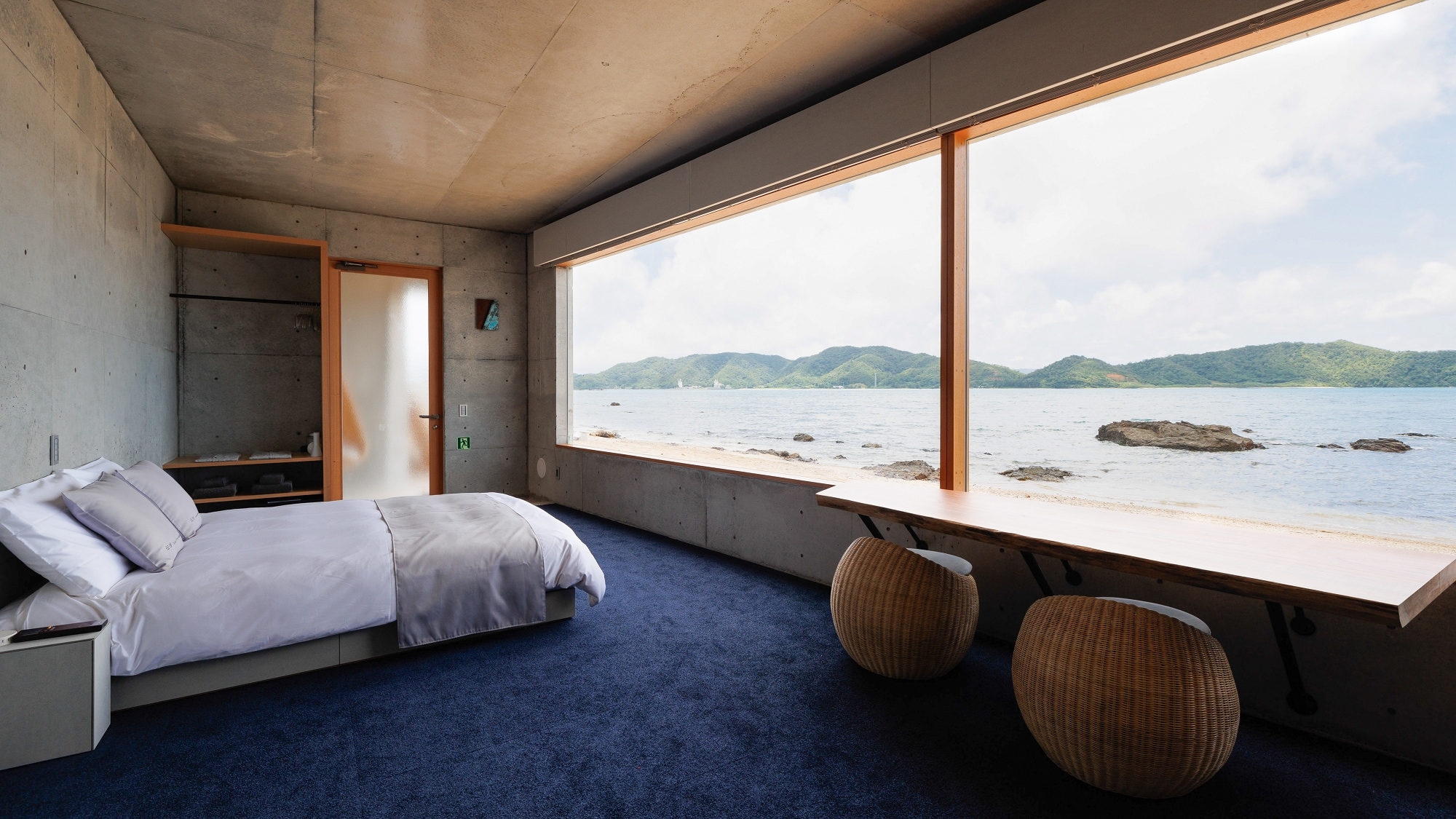 [วิลล่า Horizon Deluxe เตียงควีนไซส์] เมื่อคุณนอนลงบนเตียง คุณจะรู้สึกเหมือนกำลังล่องลอยอยู่บนขอบฟ้า