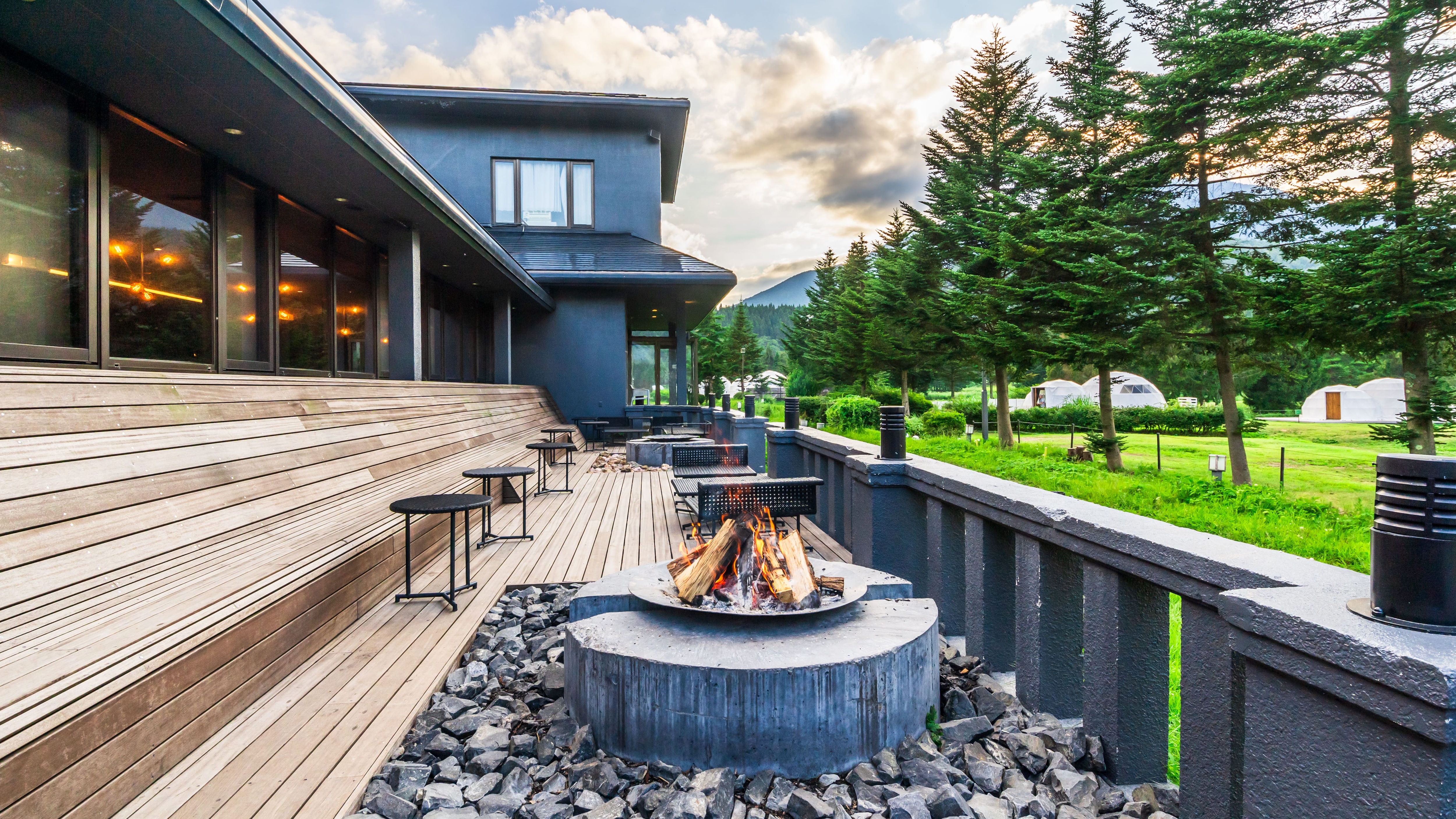 The bonfire deck is only available during the green season, creating an elegant and relaxing atmosphere.
