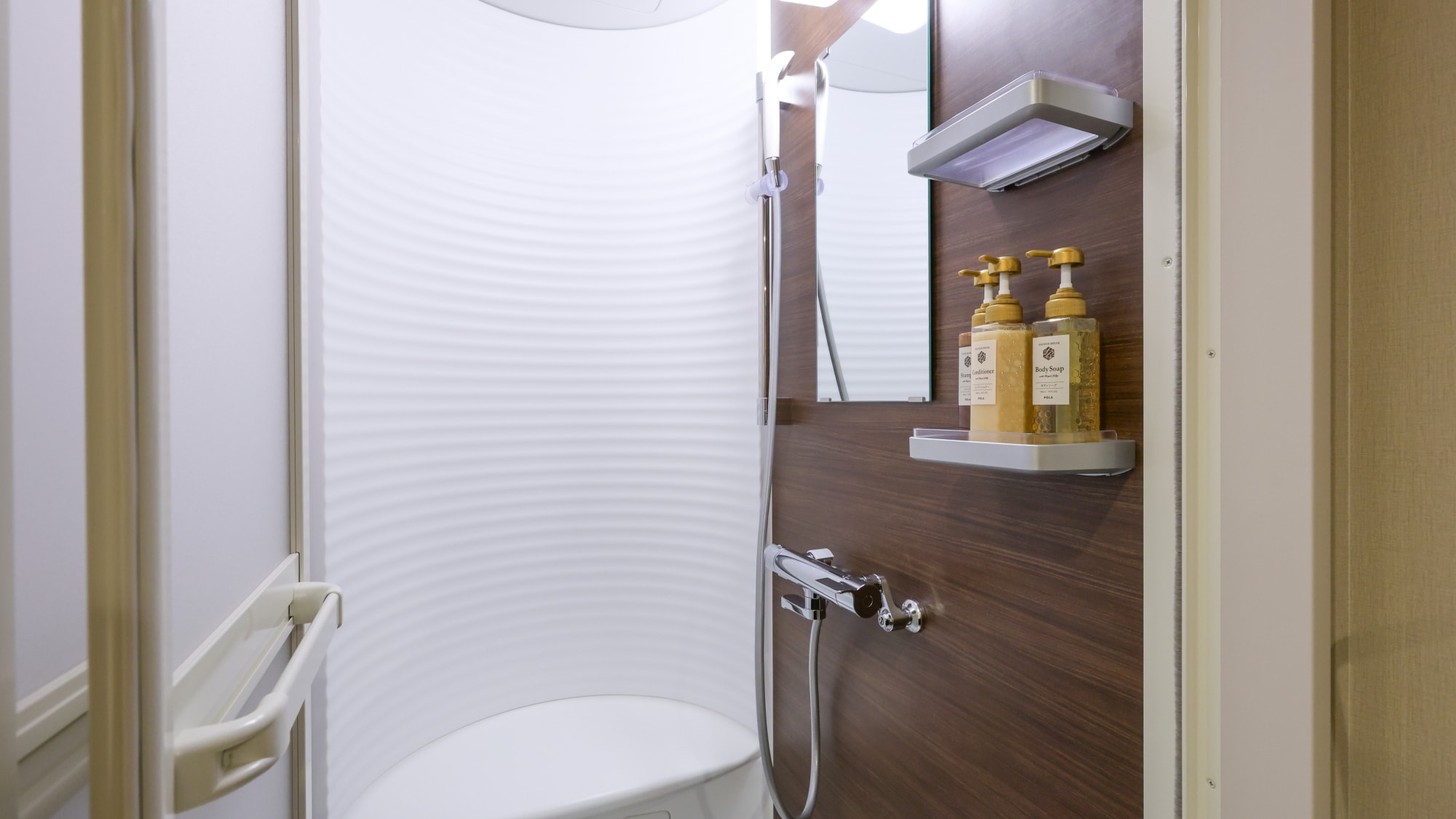 ◇ Shower booth in guest room