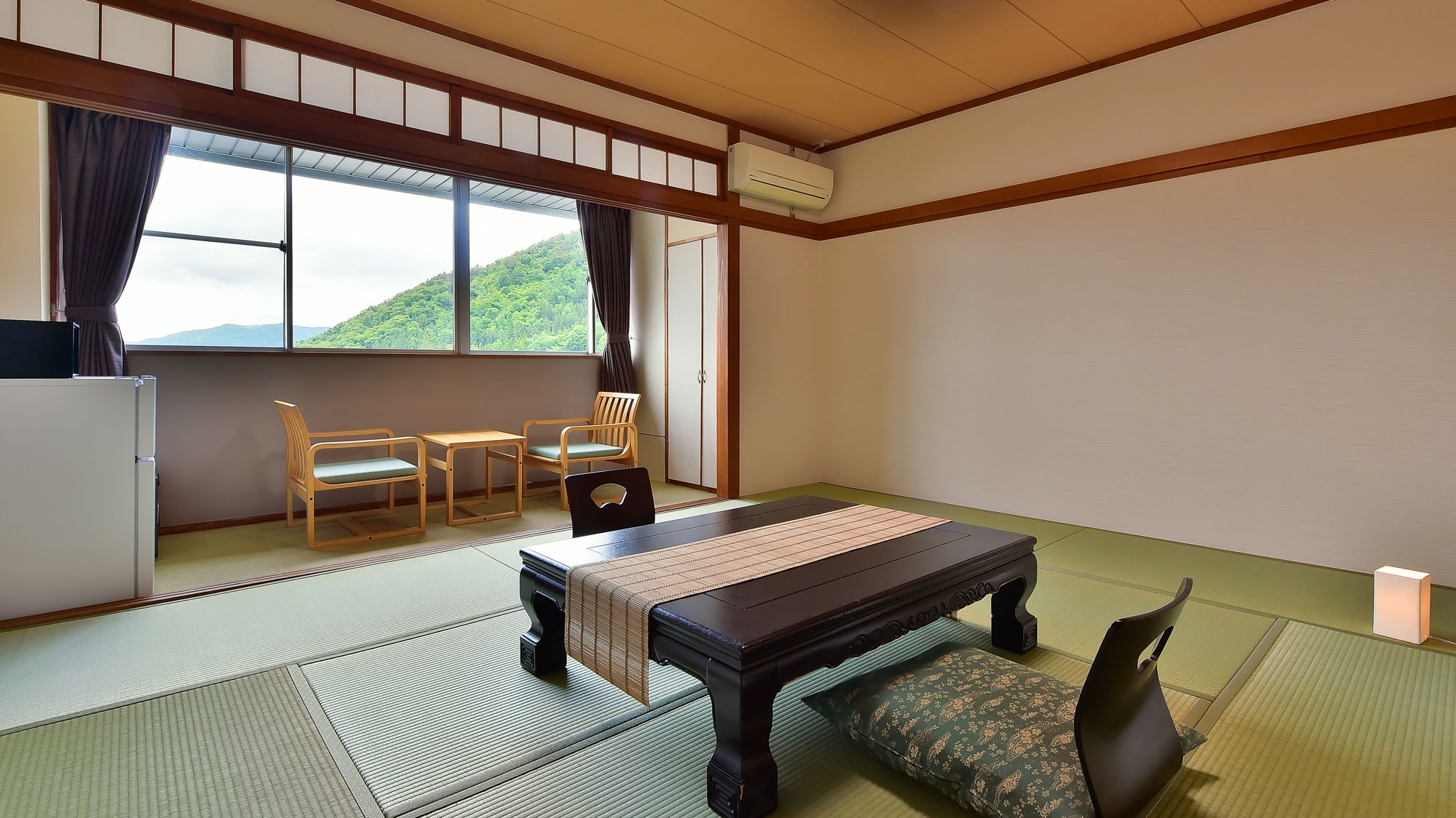 ห้องสไตล์ญี่ปุ่น 10 เสื่อทาทามิ (พร้อมตู้อาบน้ำฝักบัวและห้องสุขา)