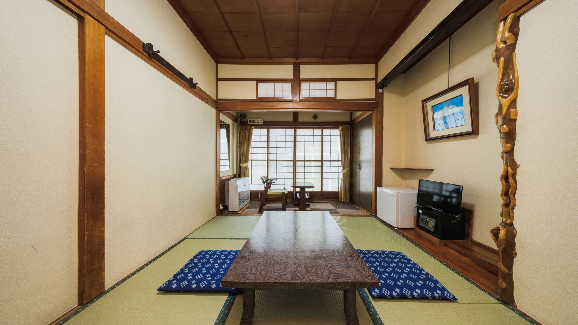[Japanese-style room, 6 tatami mats, 20 square meters, capacity 2 people] A purely Japanese-style room with a hot spring resort atmosphere.