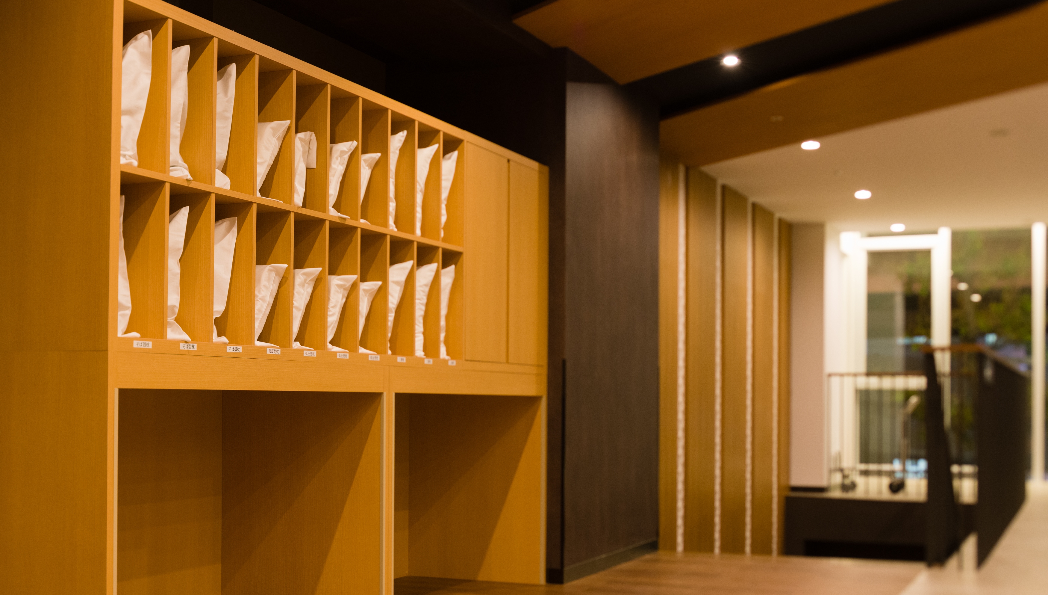 前台前的枕头角