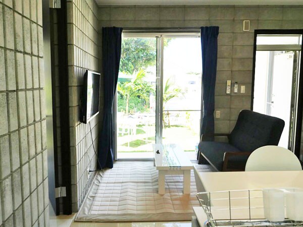 [Living room] You can relax and enjoy the view from the window.