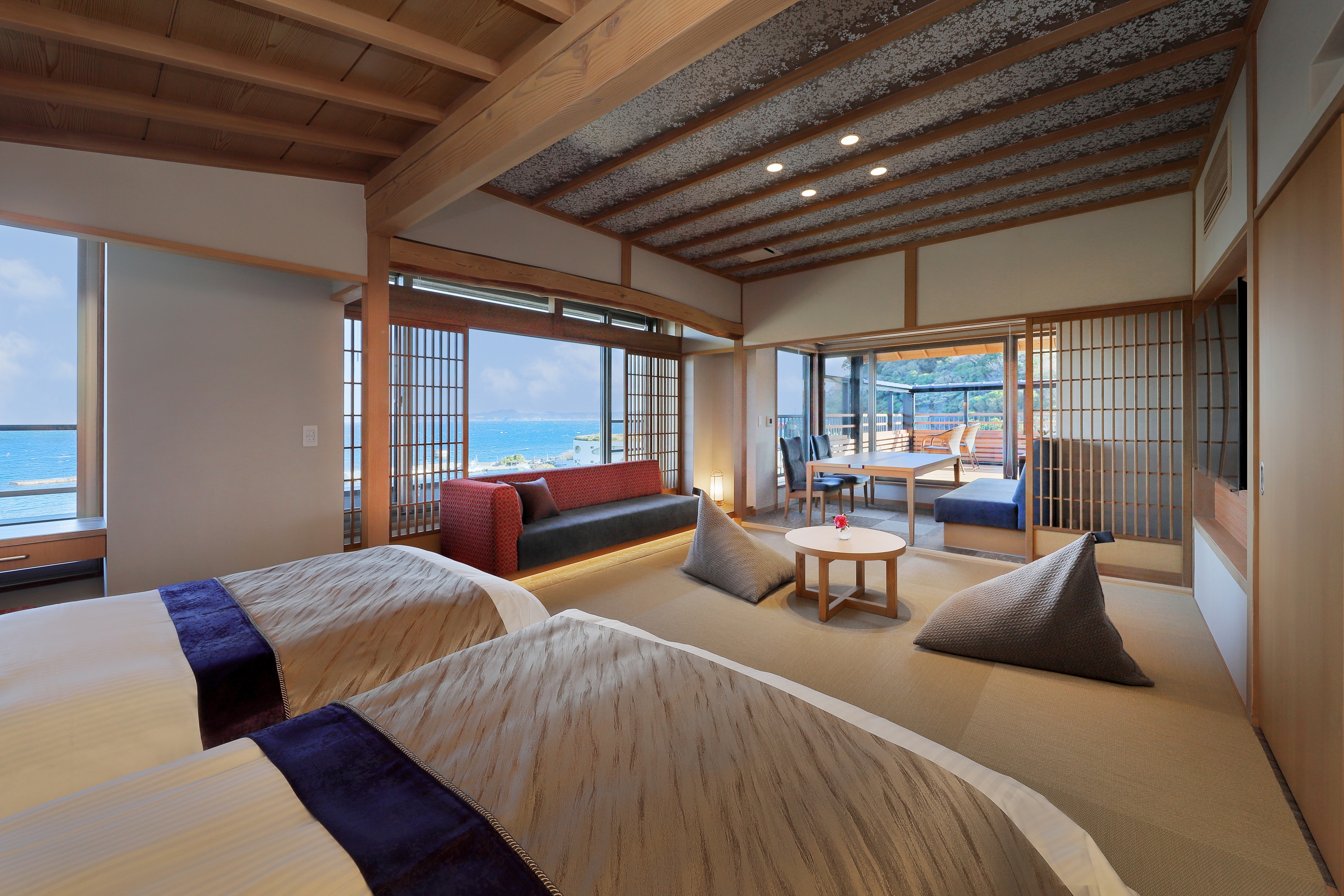 4F Japanese-Western room with panoramic bath (sea side 8 tatami mats + 20 m2) Saganishi