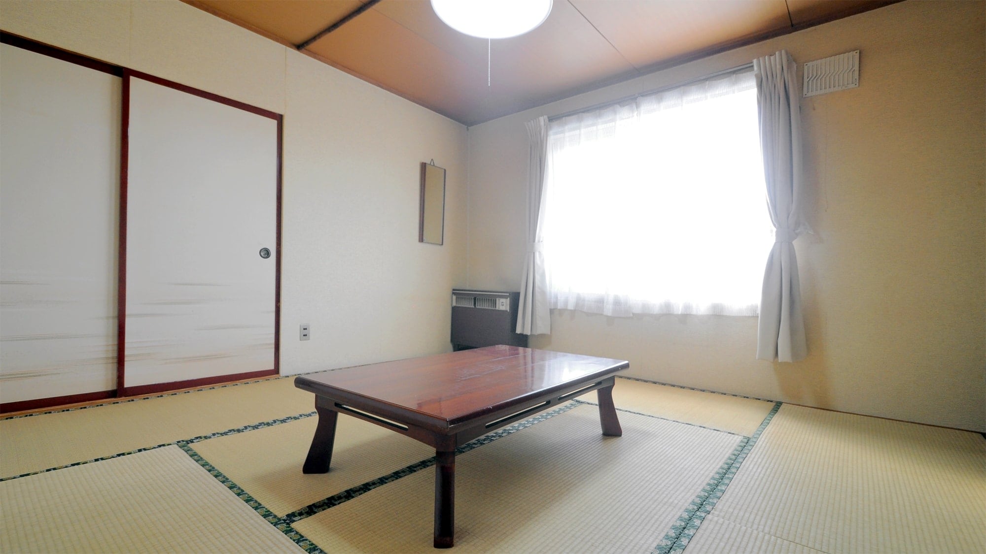 [Contoh bangunan utama] Suasana tenang dan aroma tikar tatami yang menenangkan.