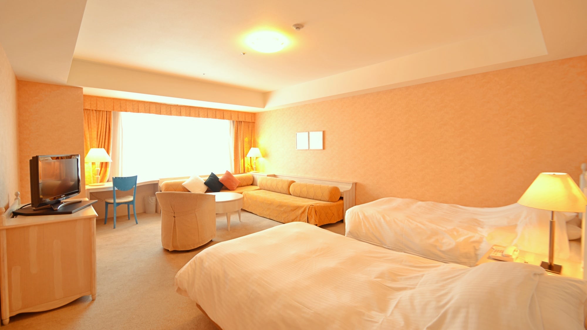 Royal twin room that can accommodate up to 4 people. We will prepare 4 single size beds.
