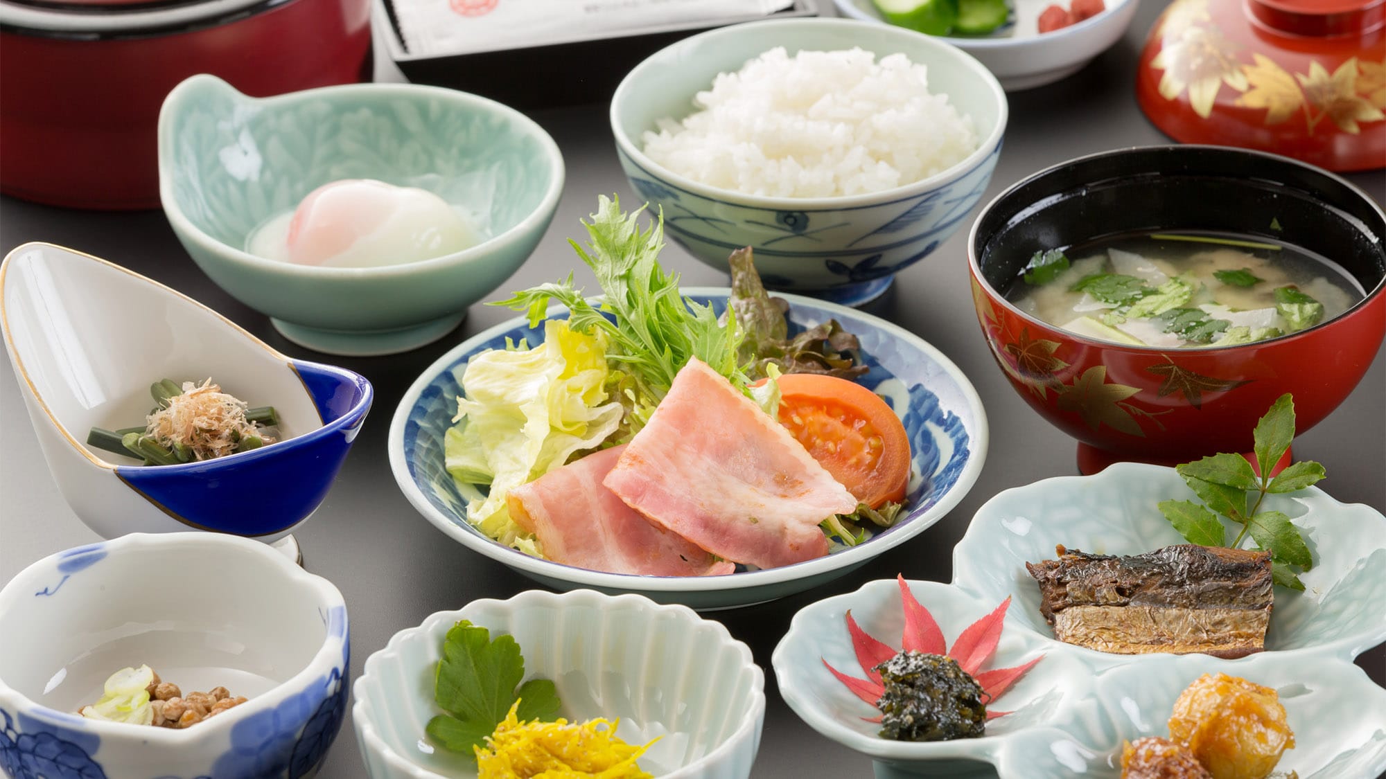 ・[Breakfast image] A heart-warming Japanese set meal using fresh vegetables sourced from local farmers