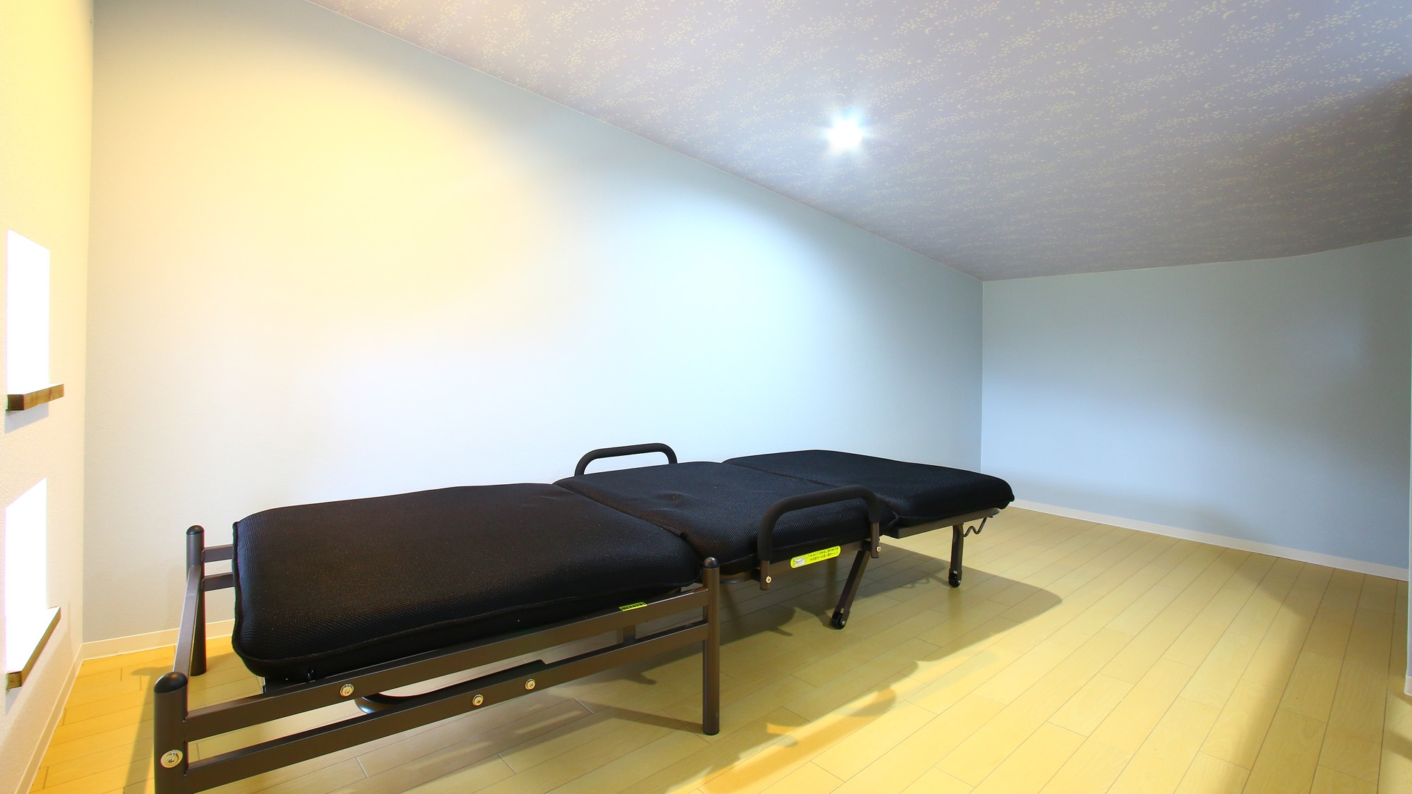 阁楼房间：阁楼区域