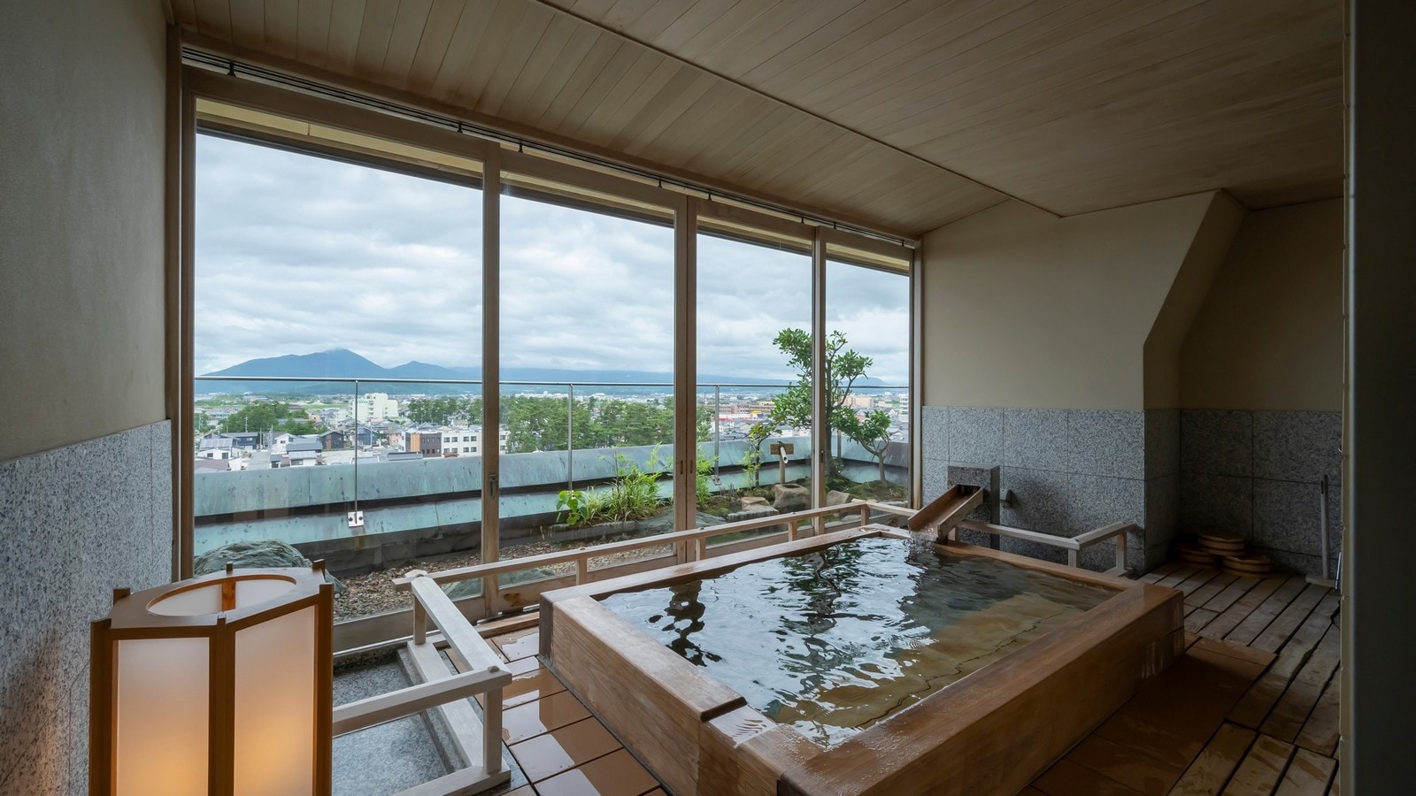 [Panorama Suite with Open-air Observation Bath]