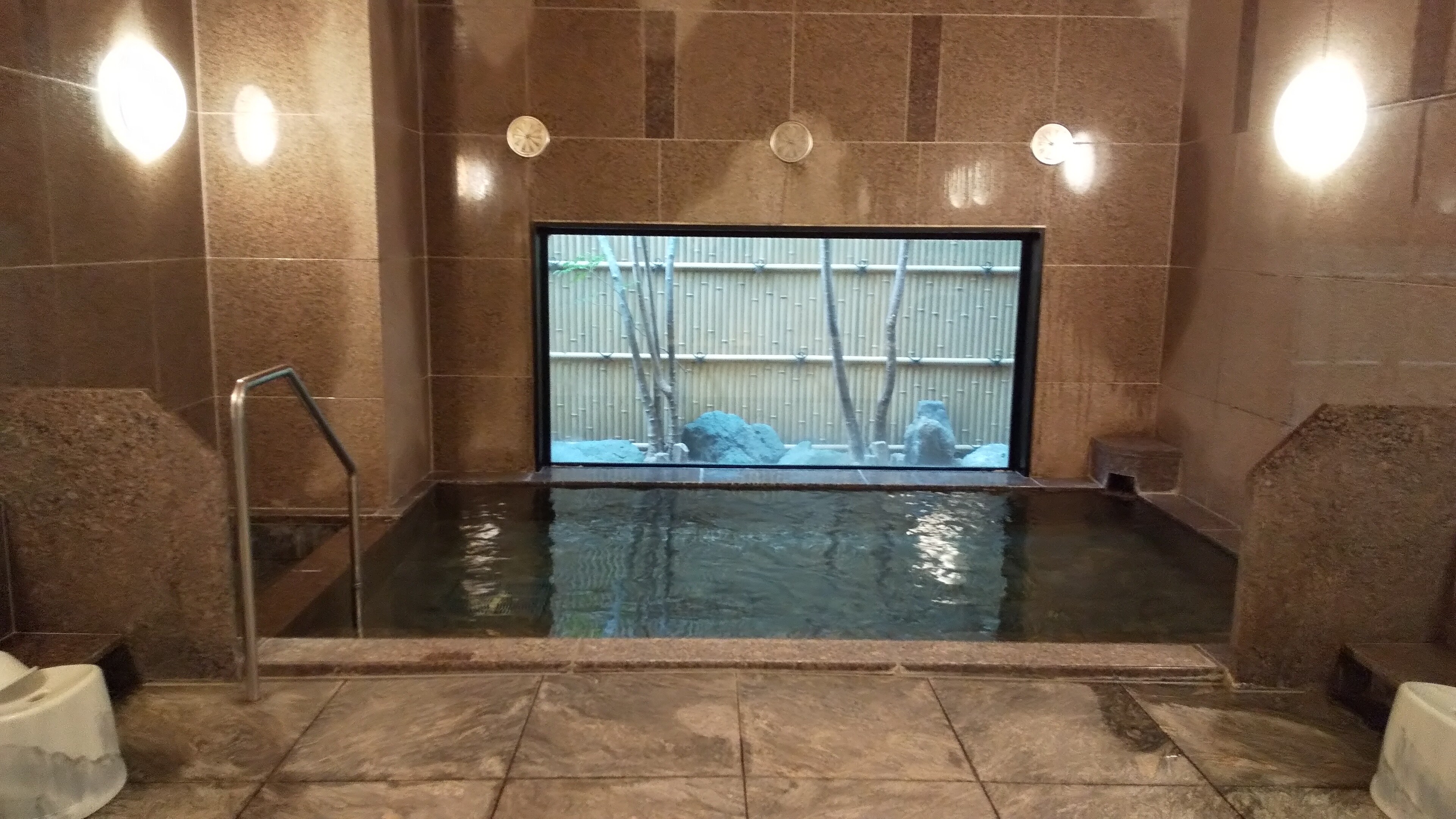 Men's large bath