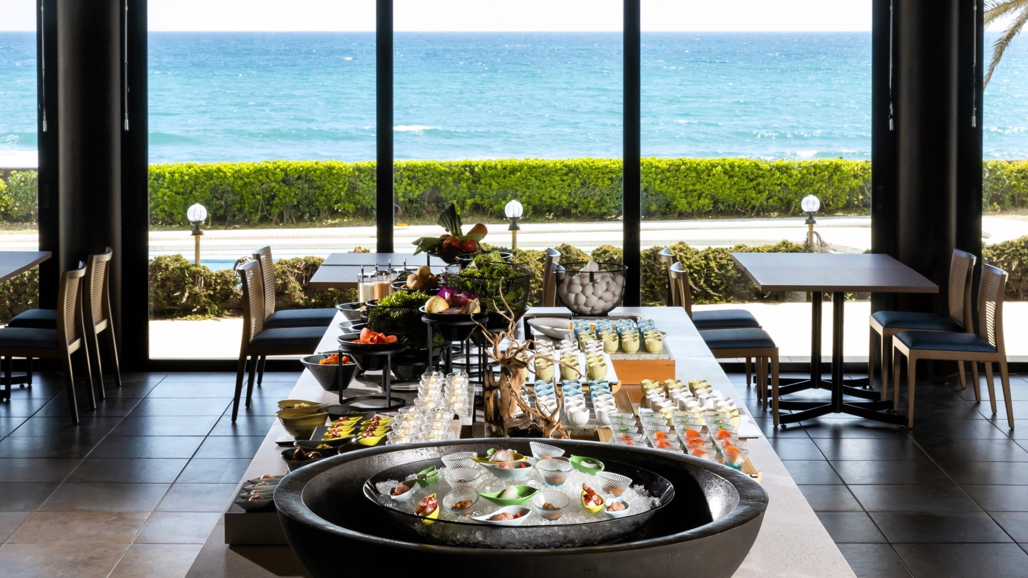 [Breakfast buffet] Breakfast time overlooking the sea