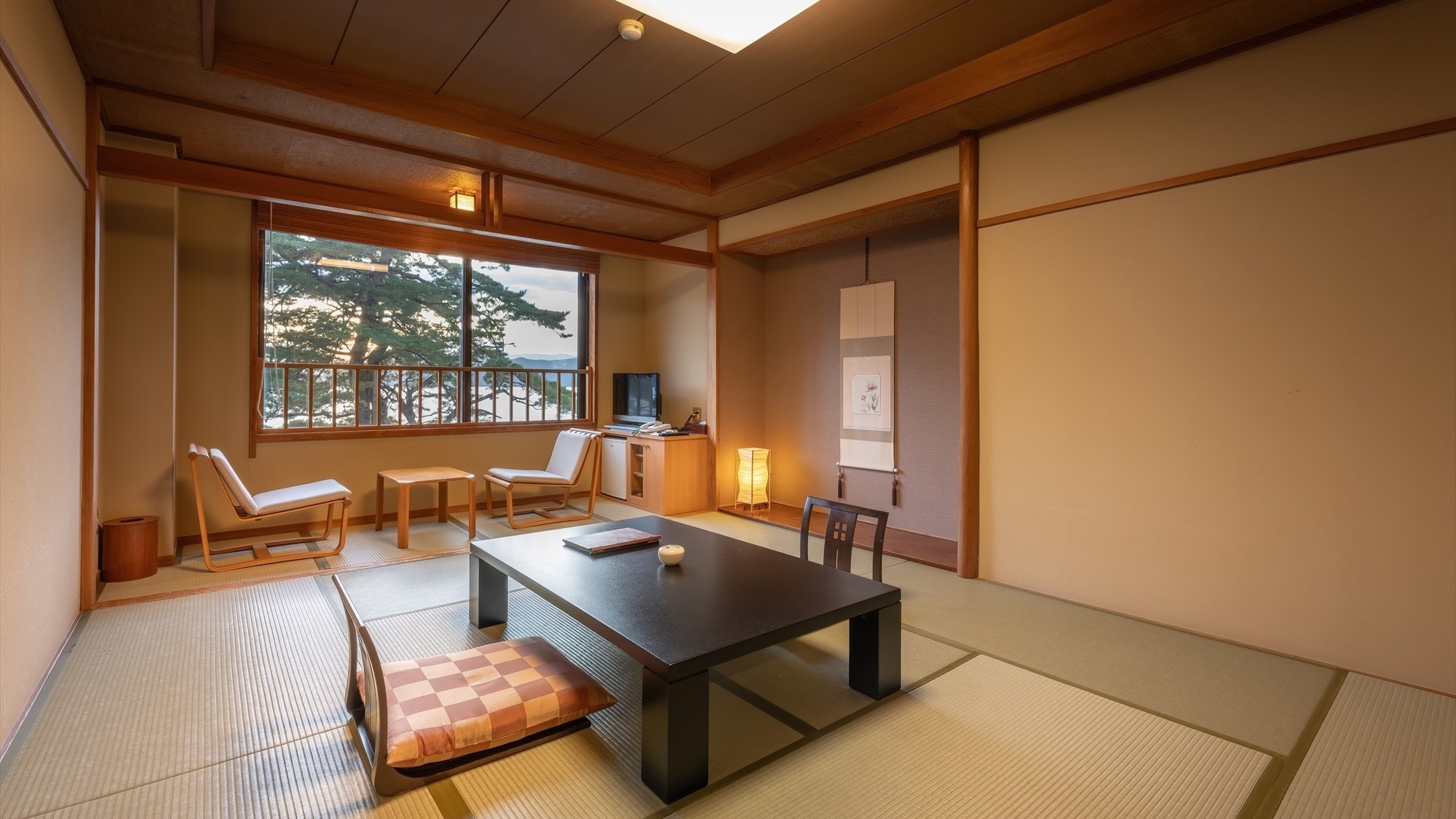 ■[All rooms with lake view] Japanese-style room 10 tatami mats