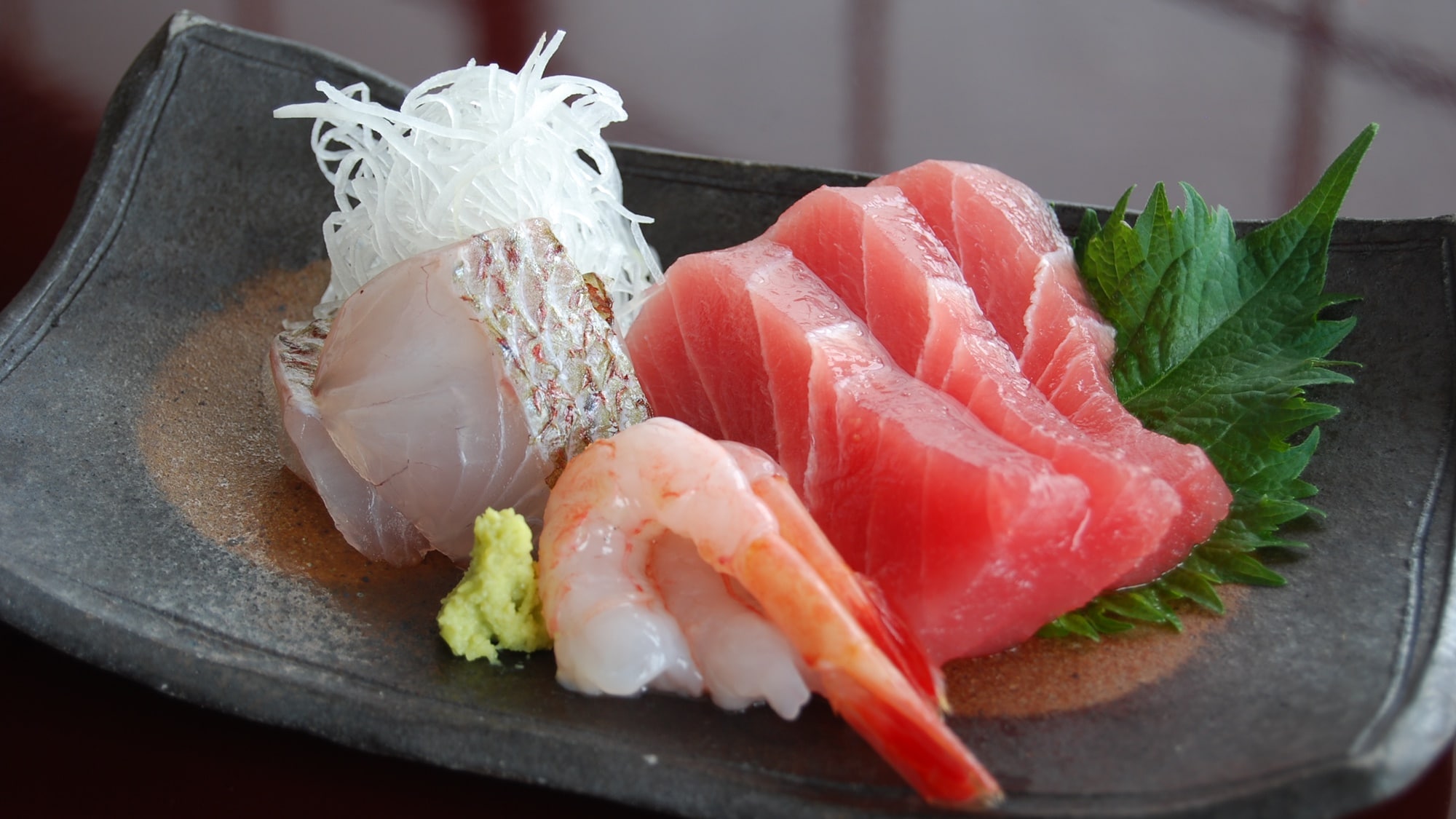 *Sashimi (example) In addition to the bounty of the mountains, you can also enjoy dishes made with fresh fish from Niigata.