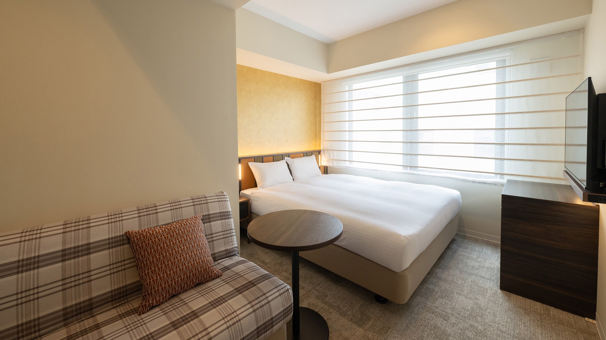 [Superior Double/20-23m²] Up to 3 people can stay here by using the sofa as a bed.