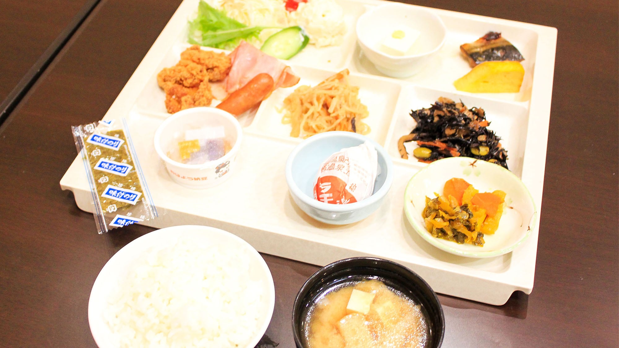 ・Charge yourself with the hotel's signature breakfast buffet to fully energize yourself for the day
