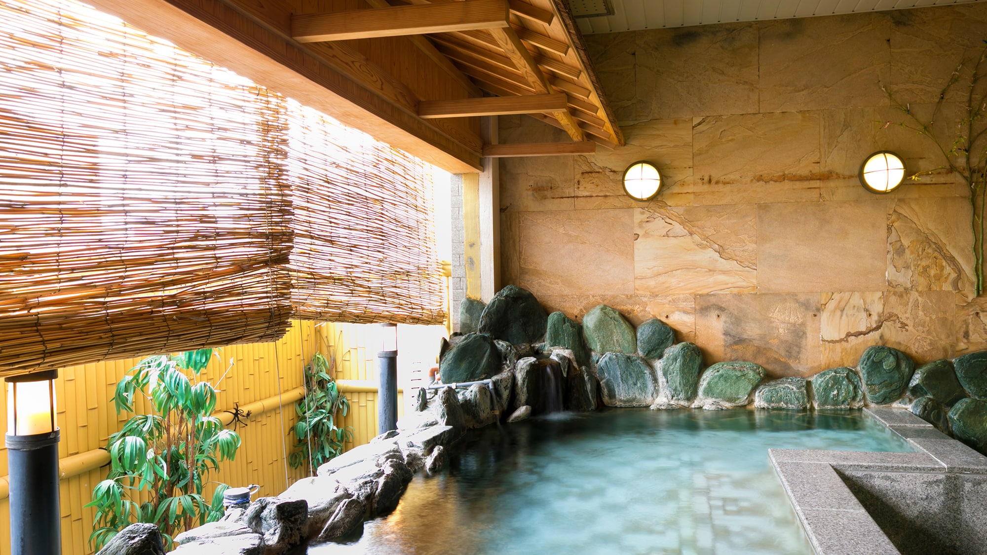 ■ Large communal bath (women's bath) ■ Relax your legs and hands ♪