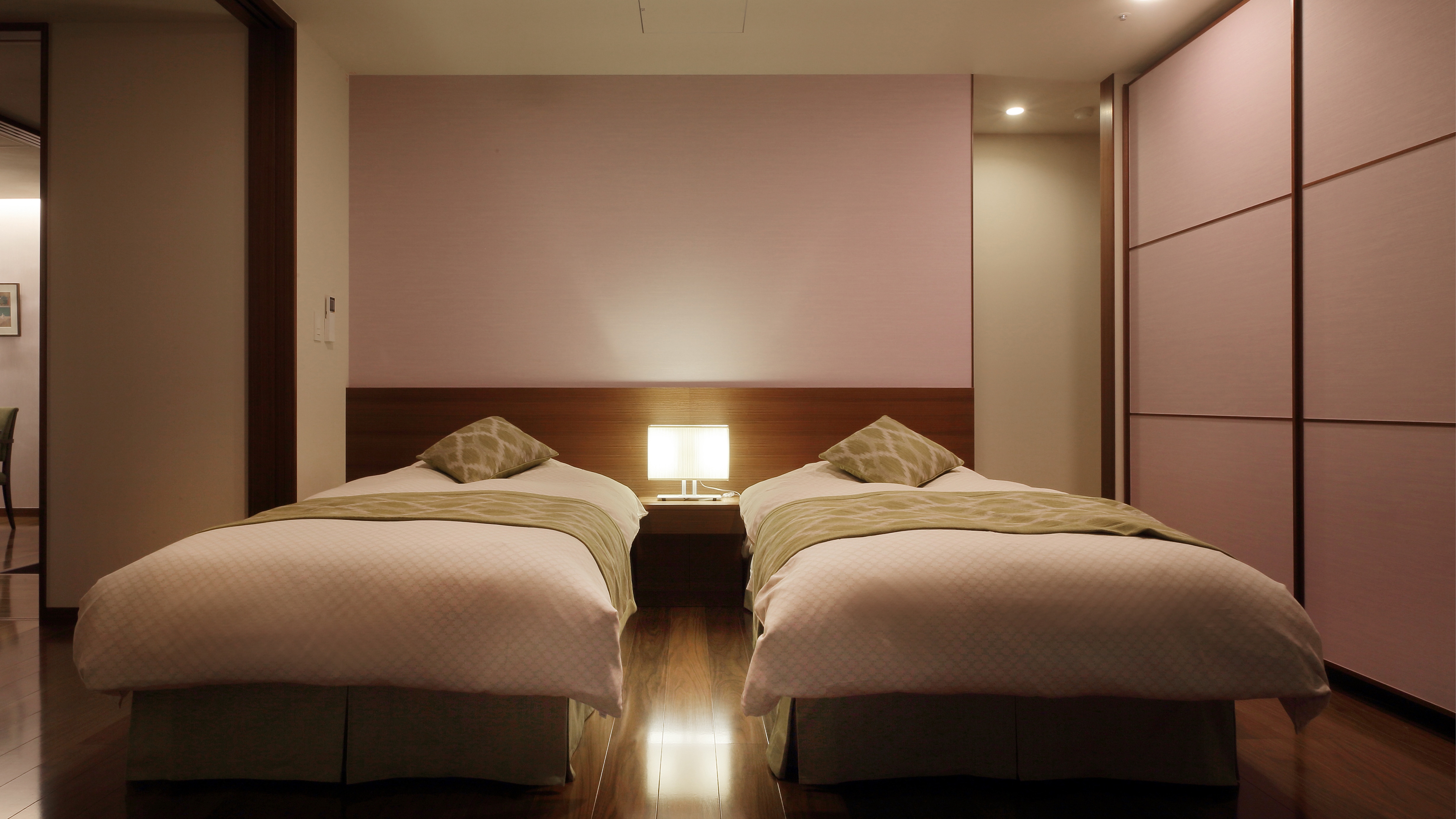 Japanese modern suite "Moonbow"