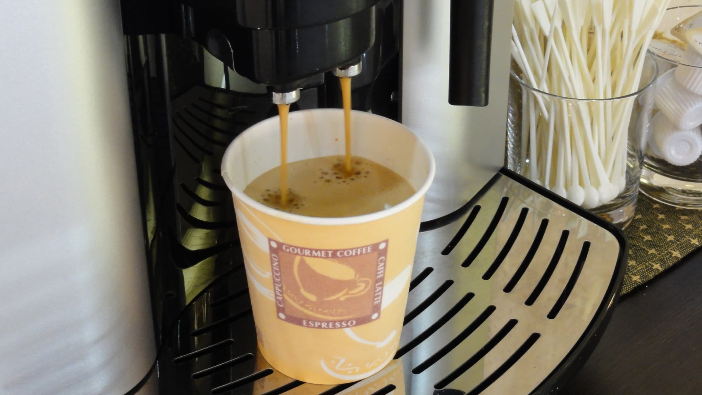 Free coffee service (24 hours) (lobby)