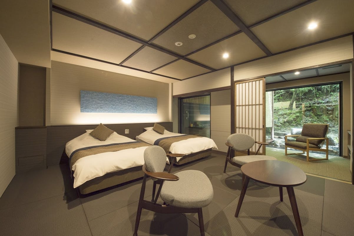 [Room with open-air bath] Mountain terrace (bedroom)