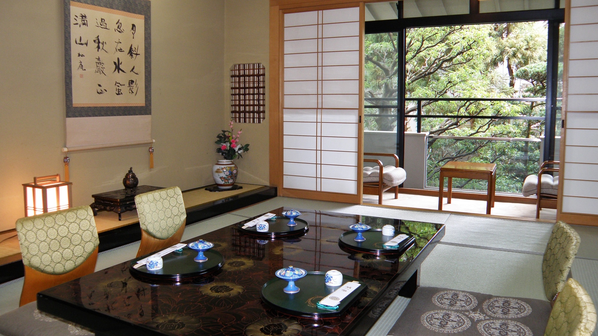 *■Japanese-style room 10-12 tatami mats (example)■A spacious Japanese-style room where you can relax. You can see the garden from the balcony.