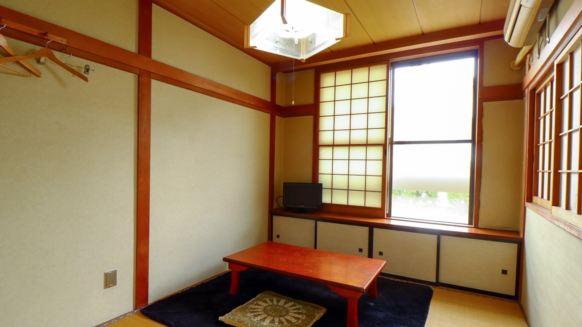 # [Main building ◆ Japanese-style room 6 tatami mats] Smoking ★ Recommended for 1-2 people