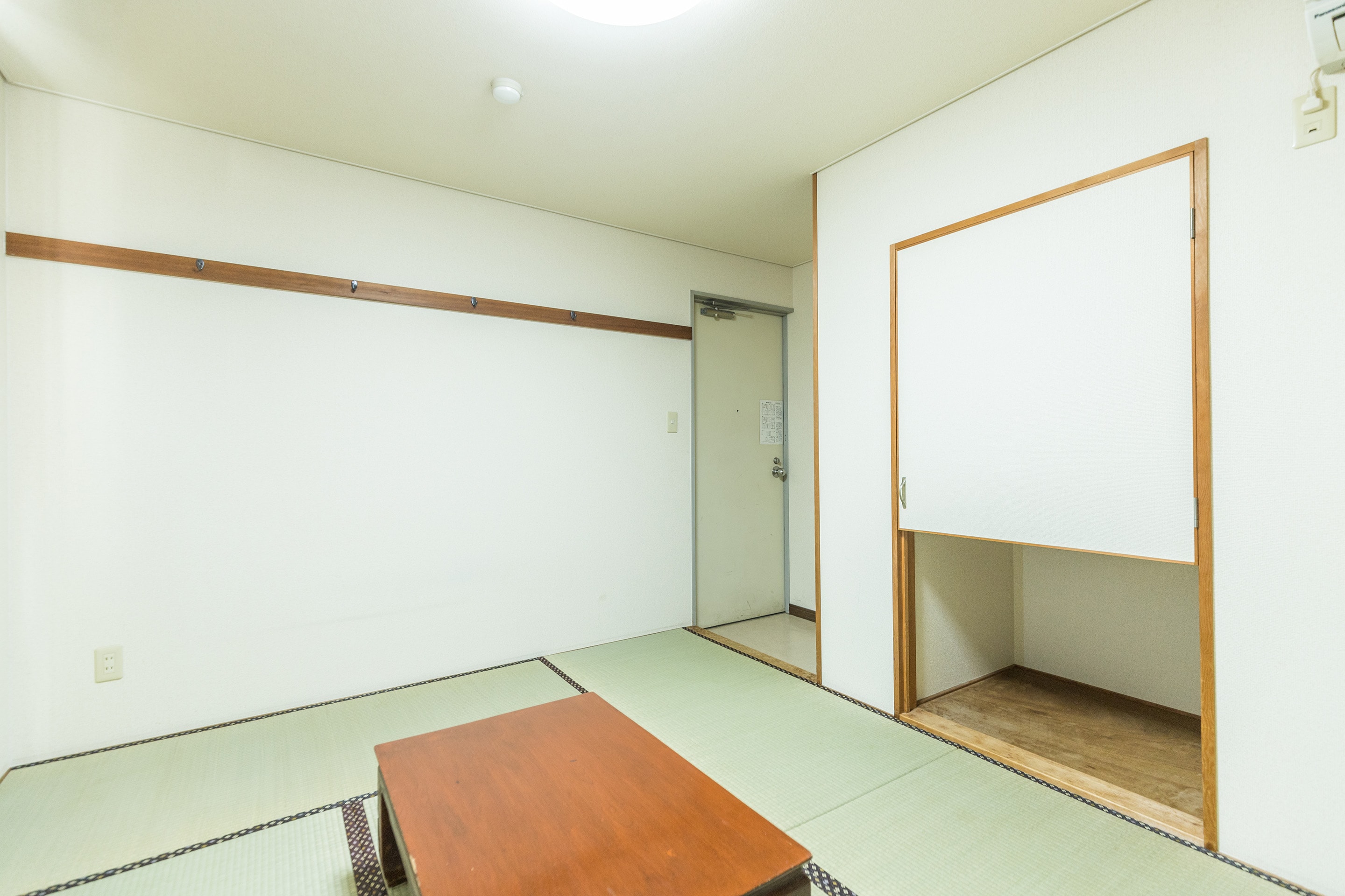 Japanese-style room for two (no bath or toilet)