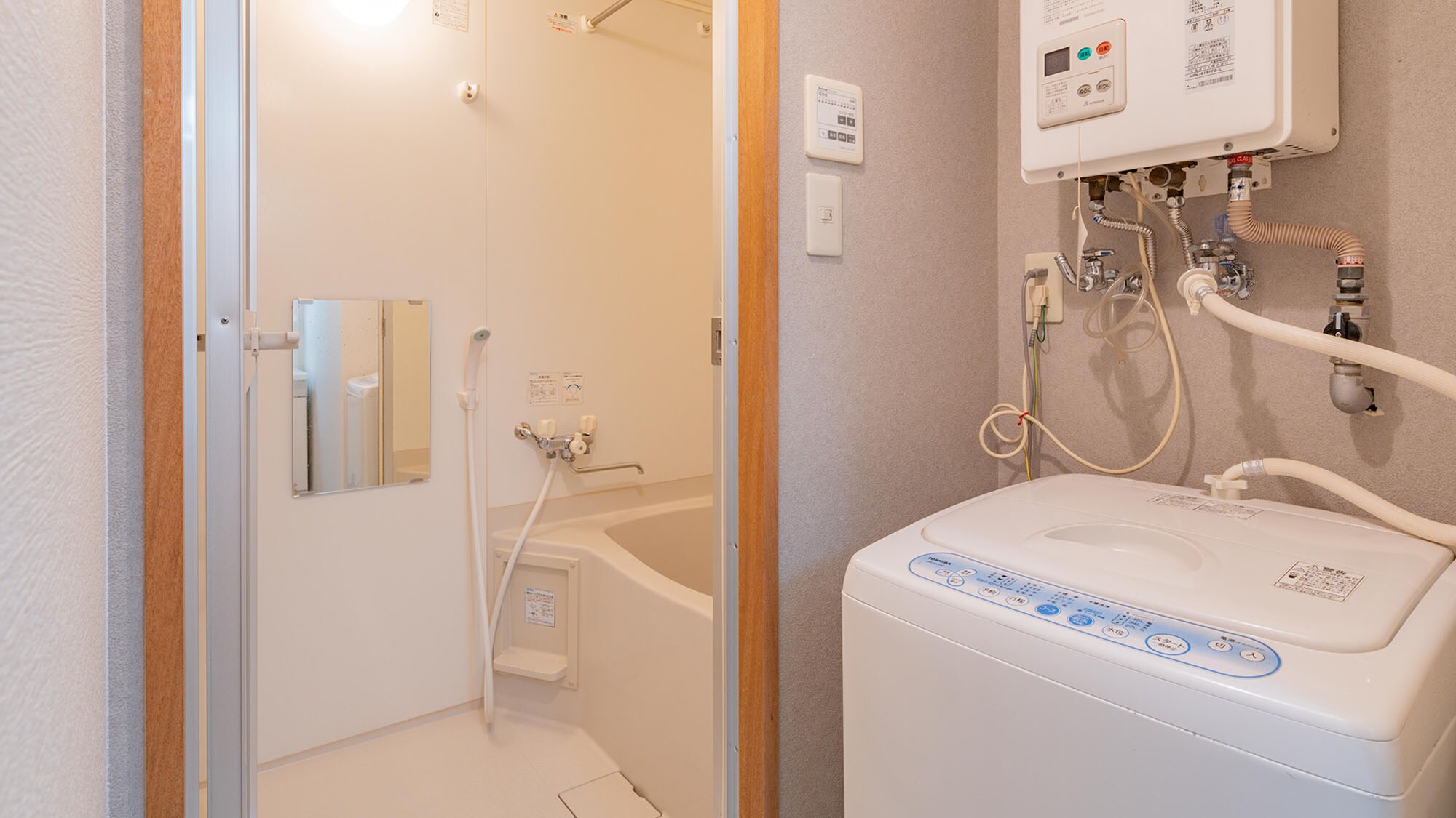 [Guest rooms] Washing machines are also available.