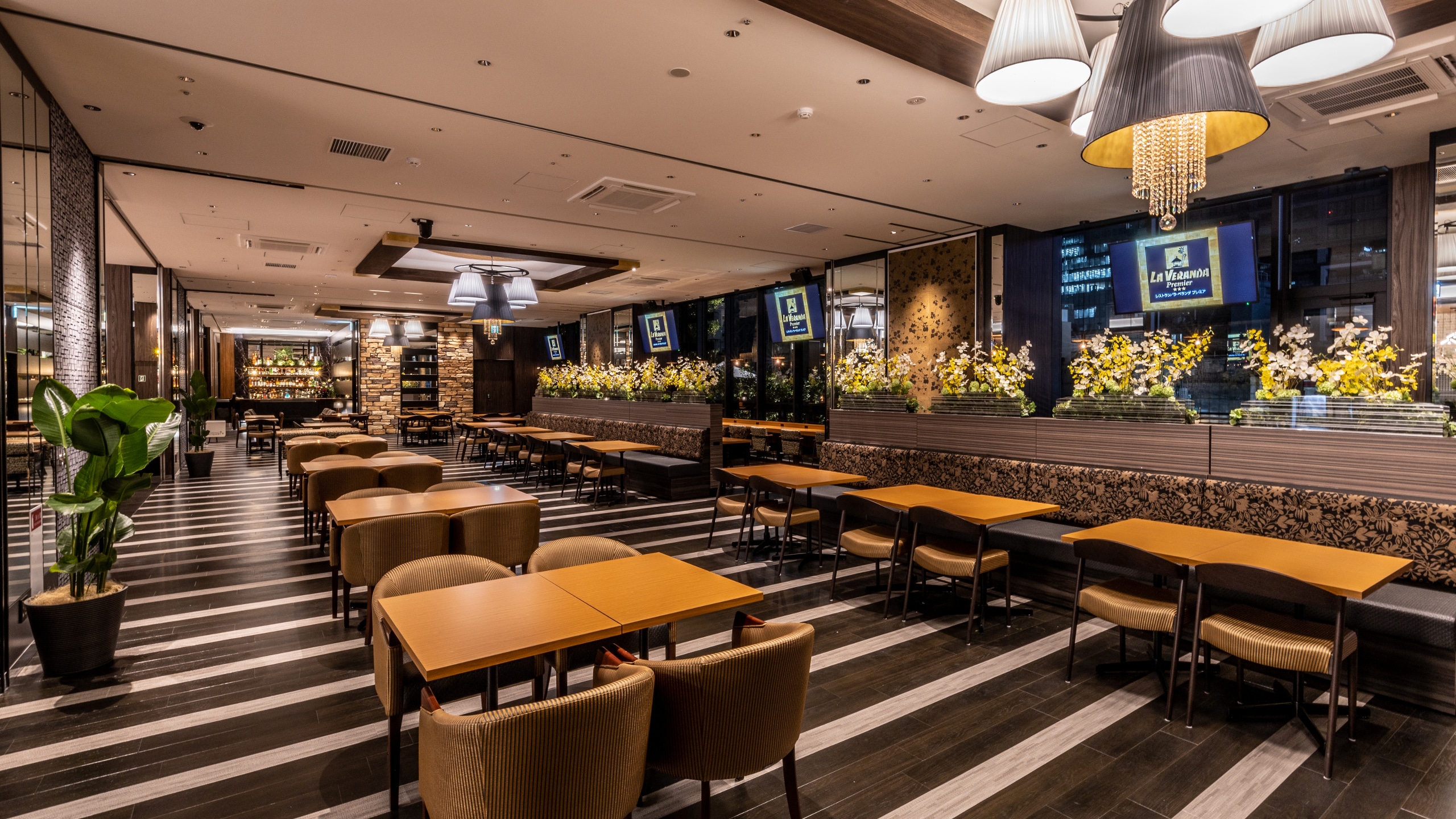 レストラン＆バー「ラ・ベランダ プレミア」LA VERANDA PREMIER（3階）