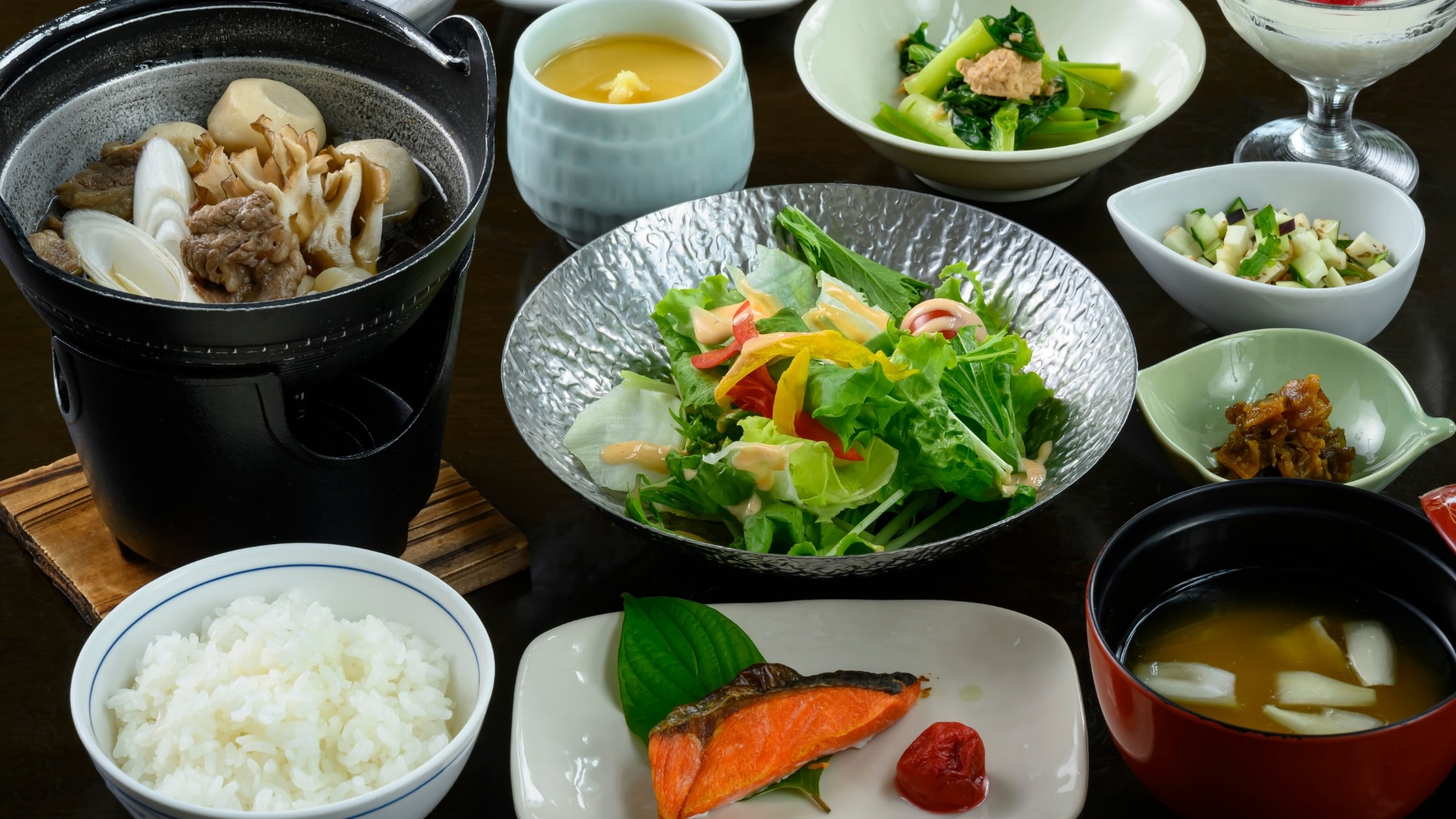 ～여름의 아침 식사 일례～야마가타의 향토 요리나 맛있는 윤기나 공주의 밥을 많이 드세요.