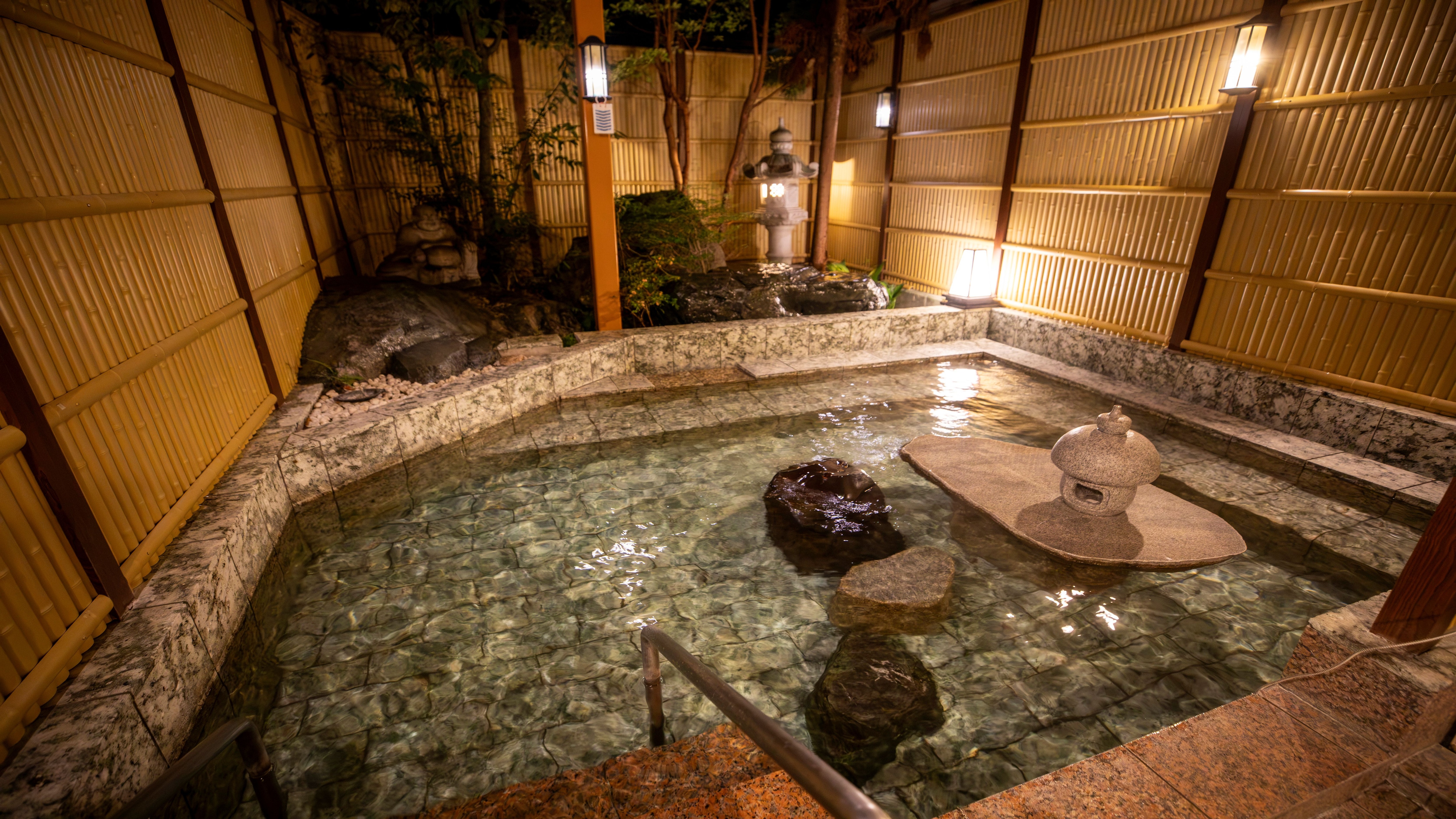 Open-air bath (men's bath)