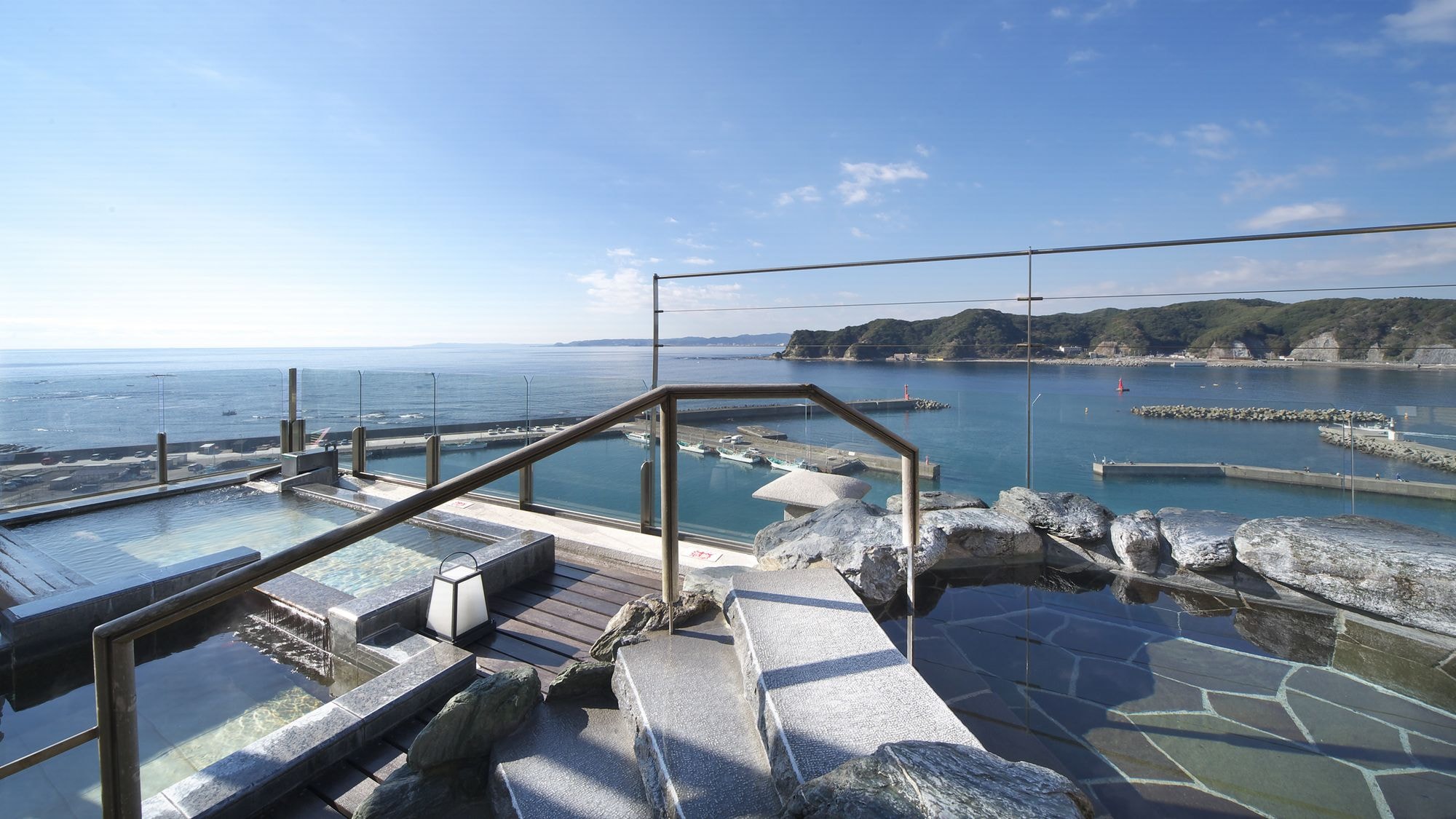 [Sky Garden Bath/Tanjo no Yu] Nikmati waktu bersantai di pemandian air panas sambil mengagumi pemandangan indah.