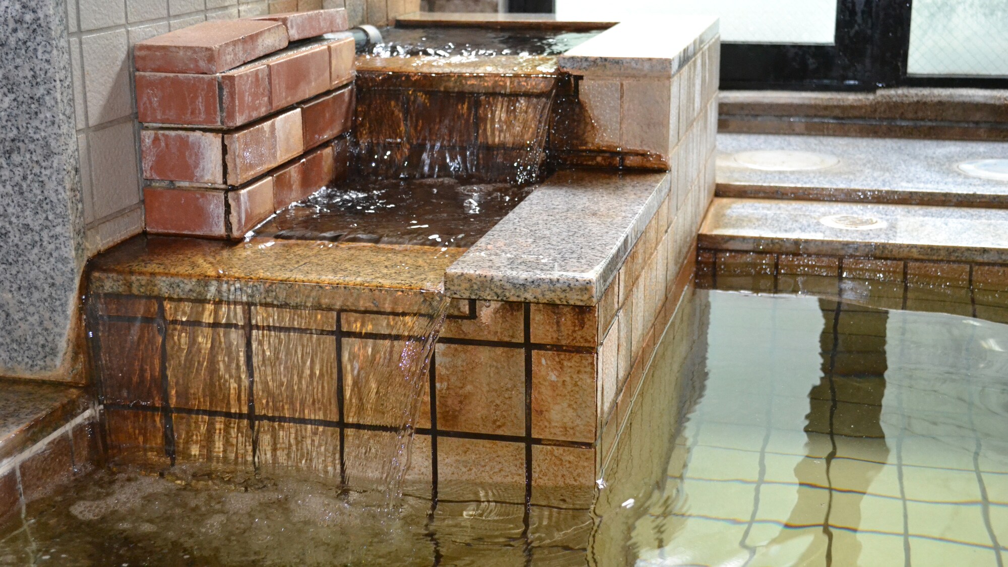*[Women's large public bath] The large public bath is open 24 hours a day to relieve the fatigue of the day.