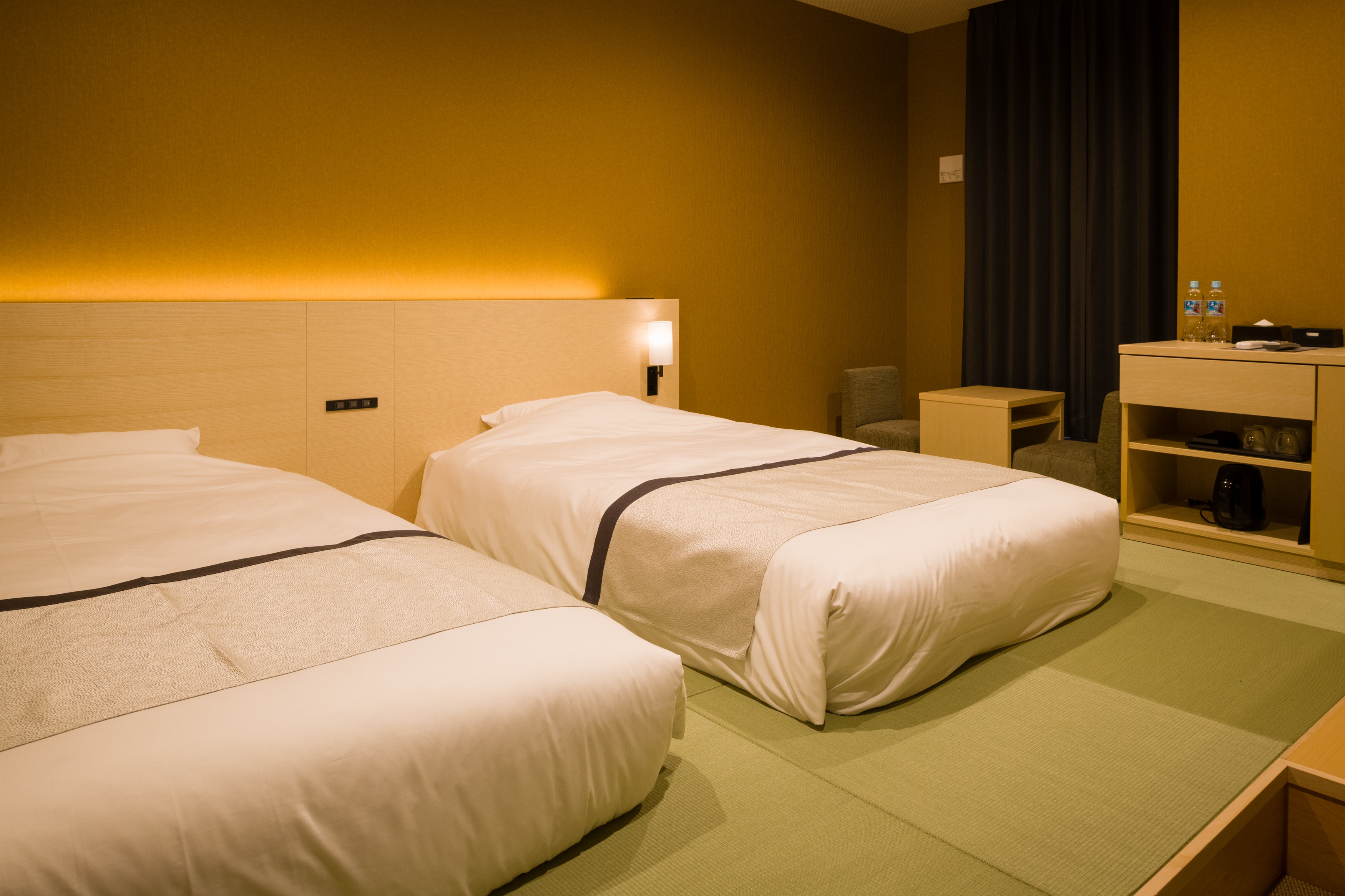 ห้องเตียงแฝดสไตล์ญี่ปุ่นที่ทันสมัย