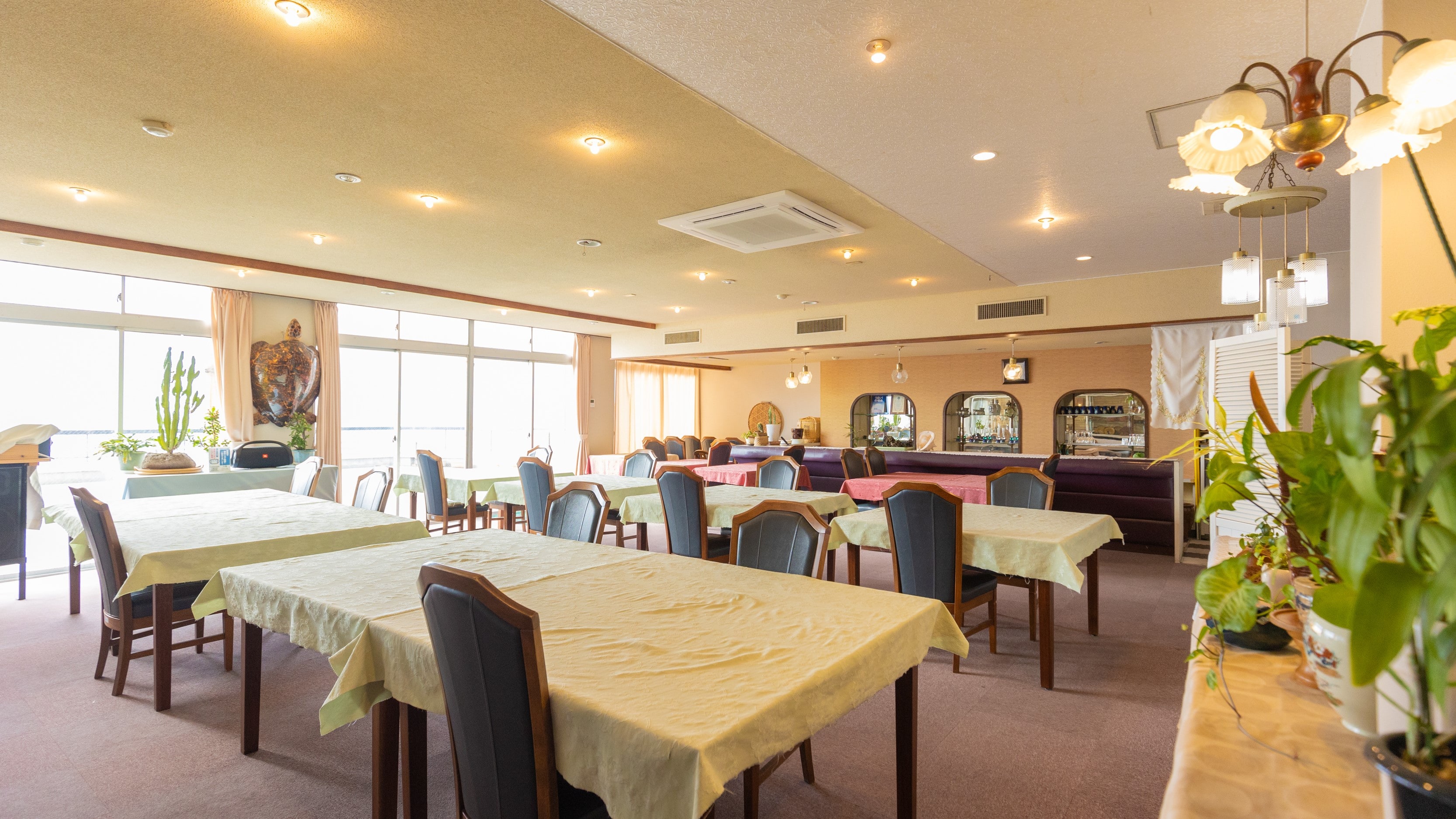 [Restaurant] Savor Kagoshima's seafood while admiring the spectacular view of Kinko Bay. Please spend a blissful time.