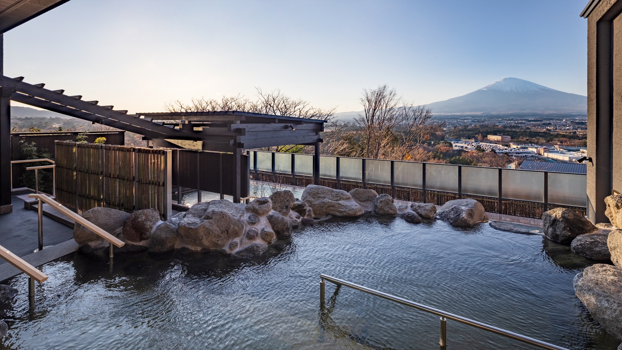 Large public bath open-air bath (Konohananoyu)