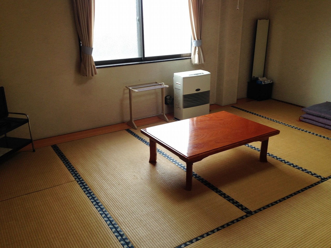 Japanese-style room
