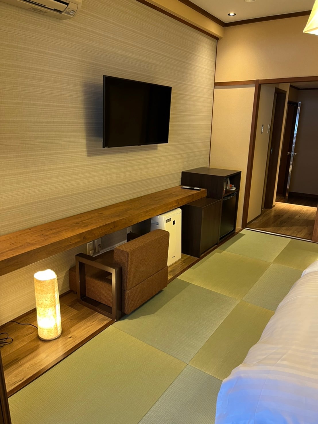 Open-air bath, Japanese-style bed, TV