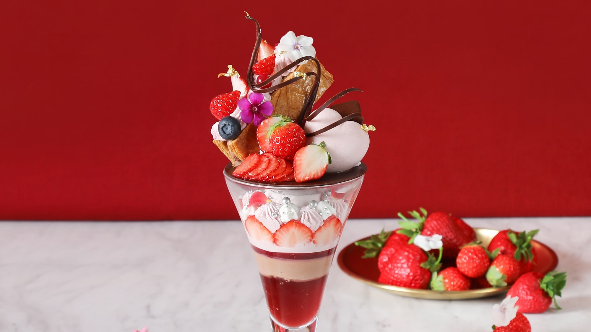 1/5(月)～2/28(土)～ストロベリーとショコラの贅沢パフェ～