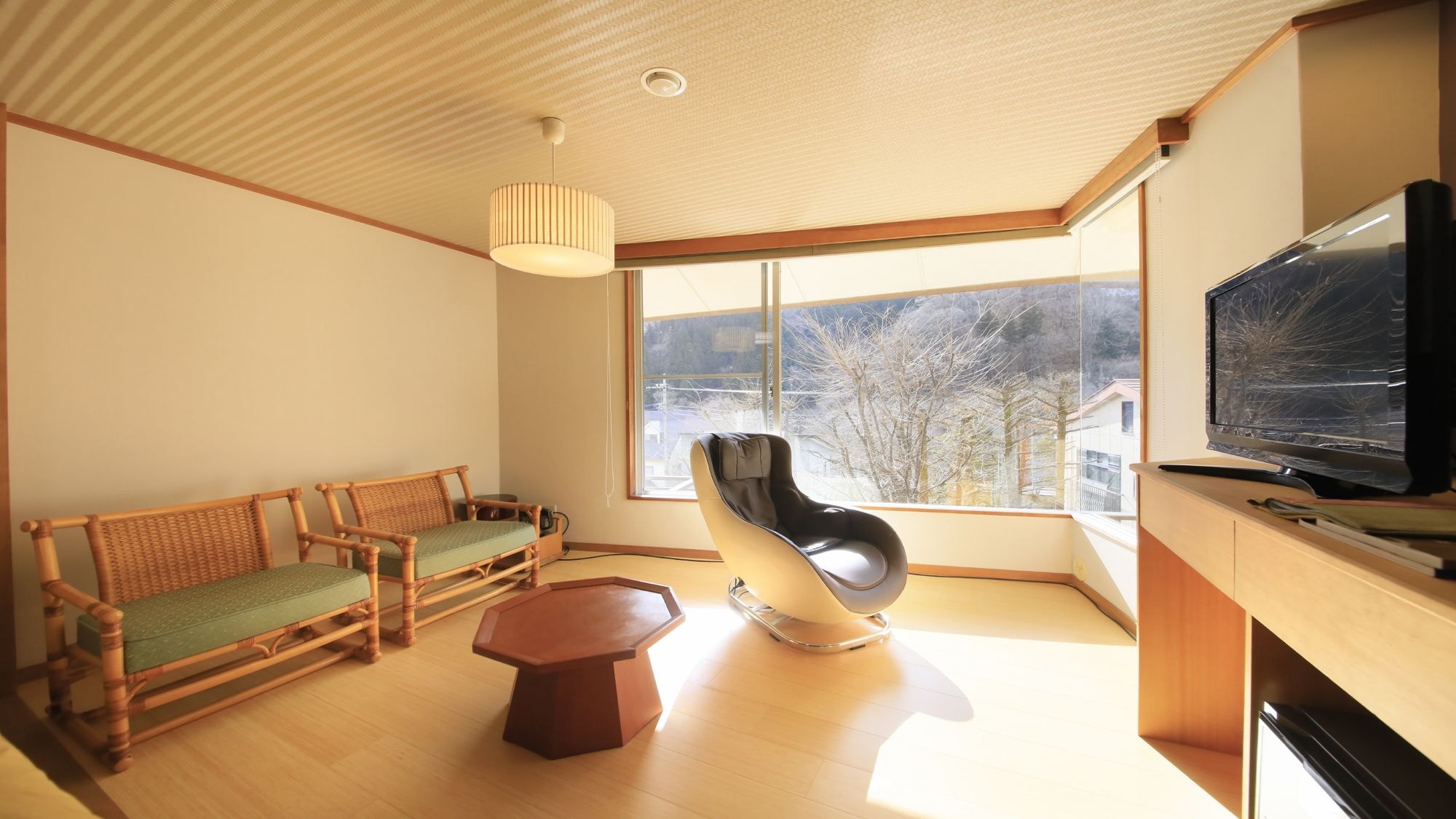 ■Japanese-style twin room (10 tatami mats/3rd floor)■~Massage chair included~