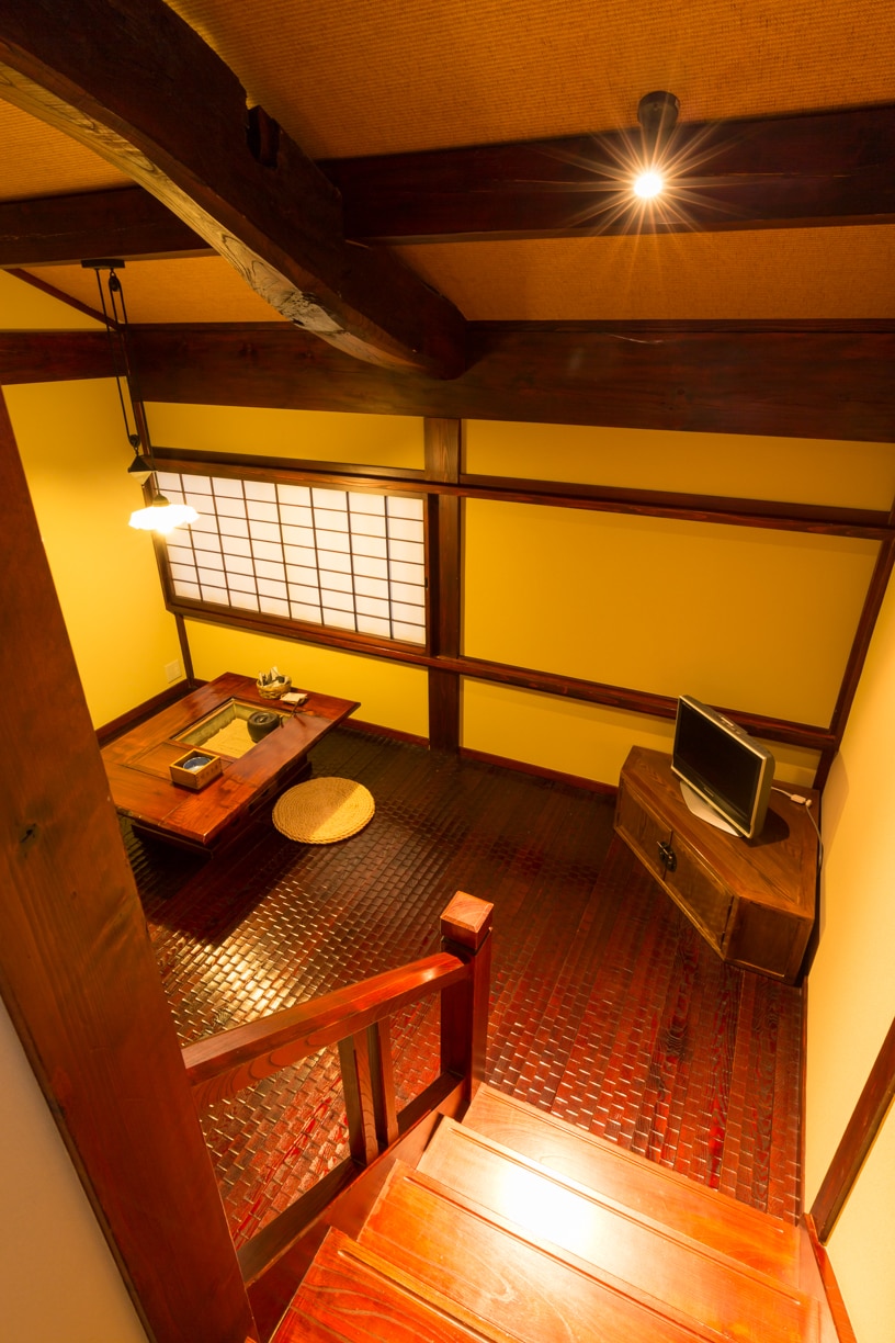 Phòng Nhật Bản-Tây 16 tatami và lò sưởi