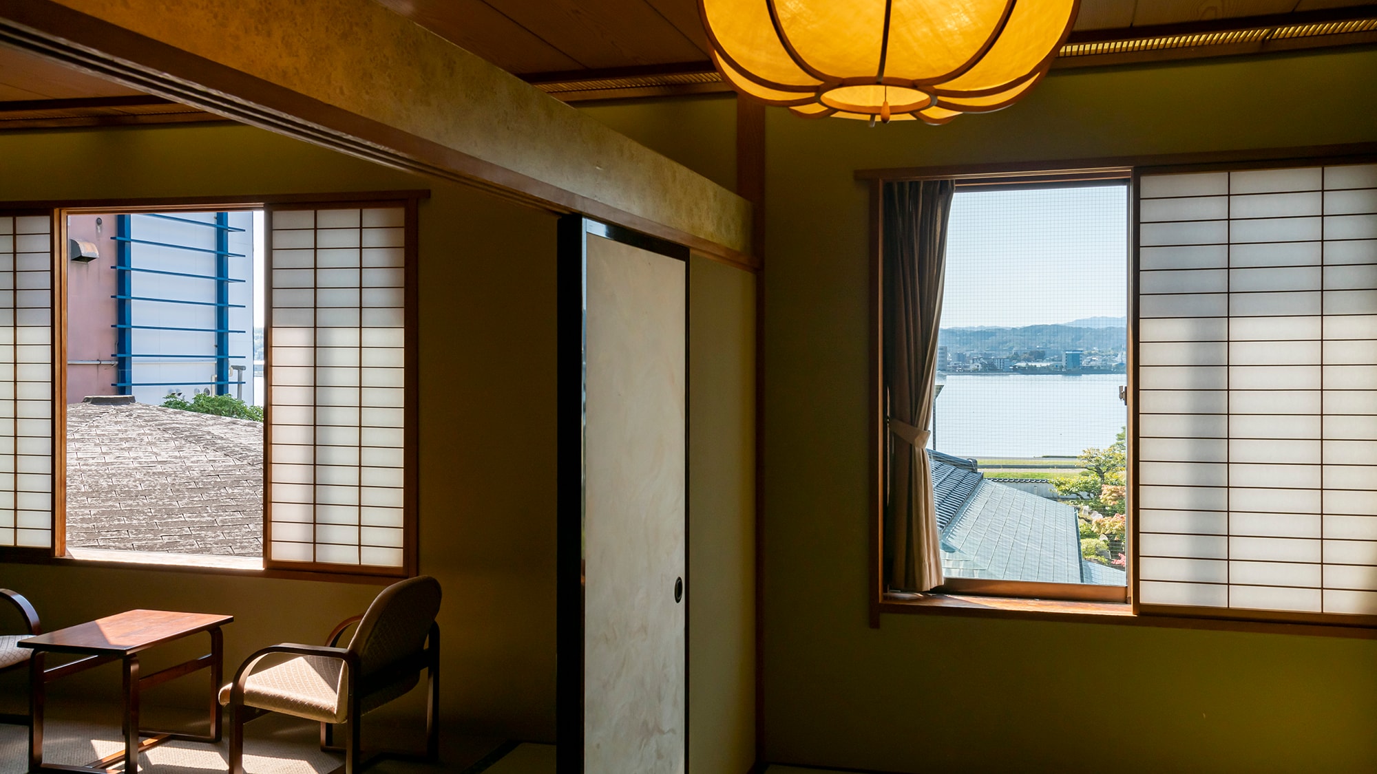 Lake Shinji facing guest room