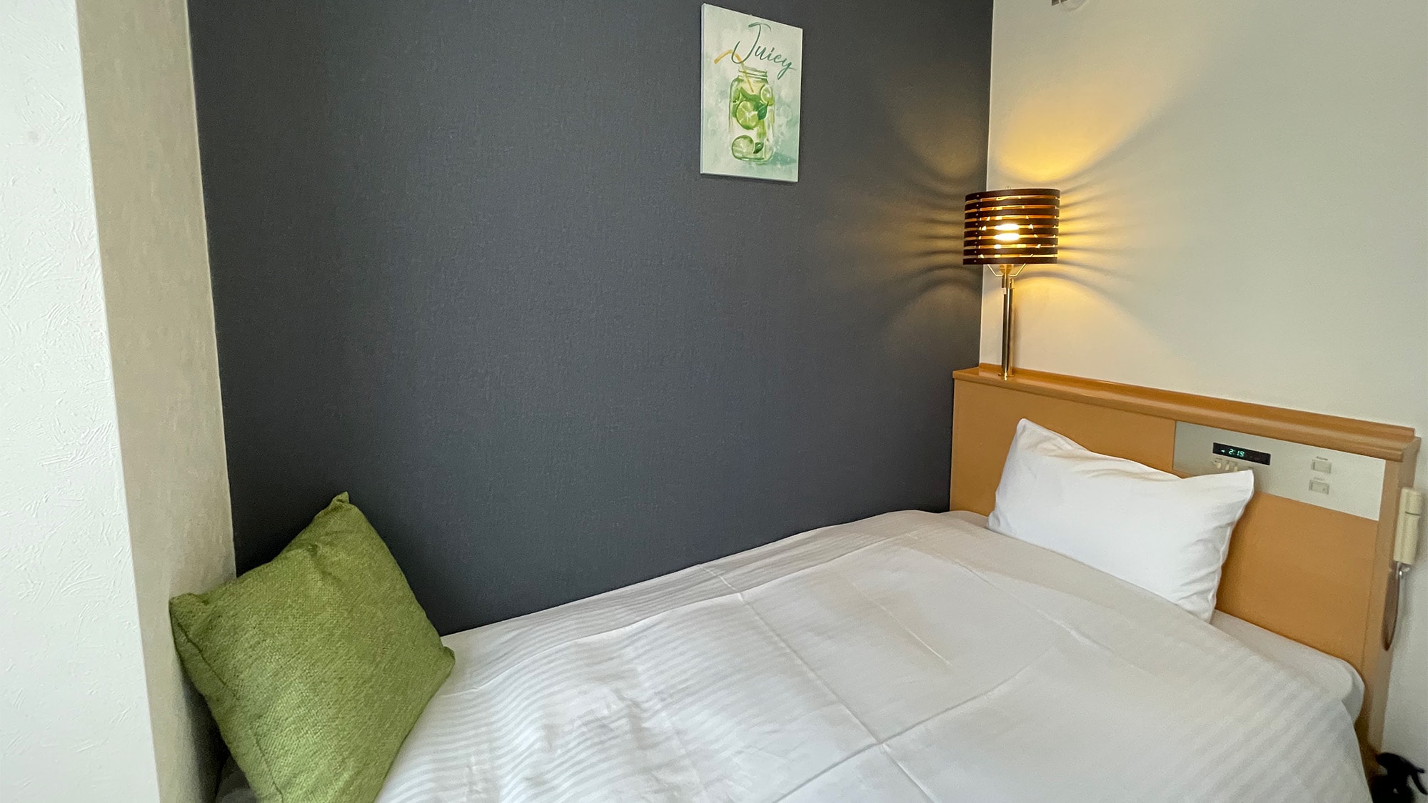 Single room with unit bath